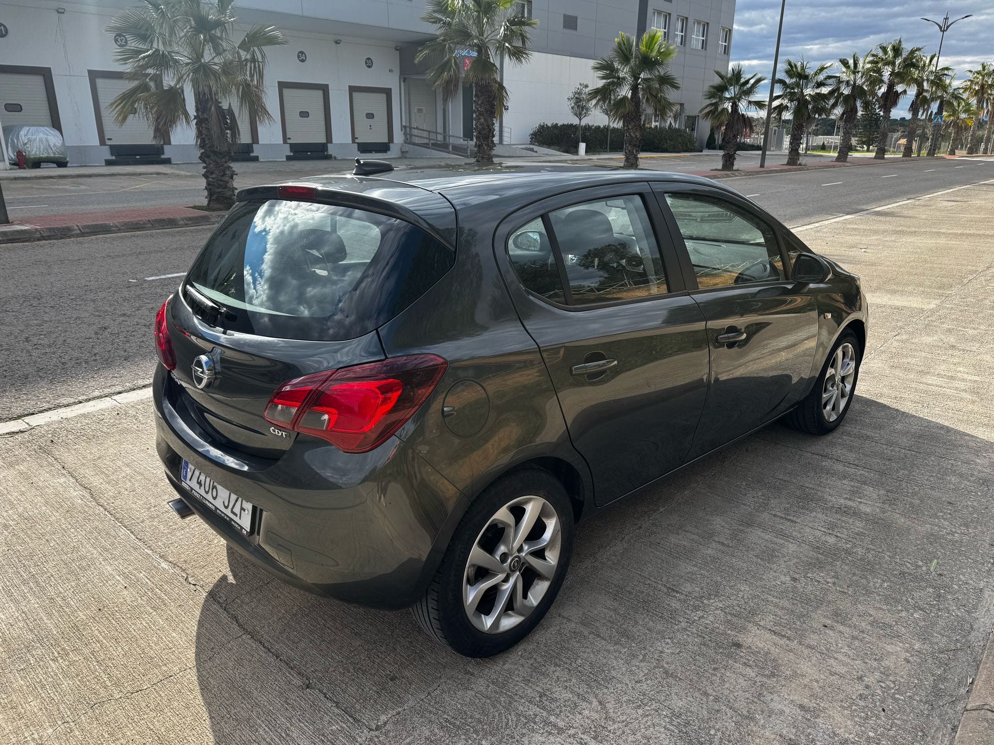 Opel Corsa-E con GPS