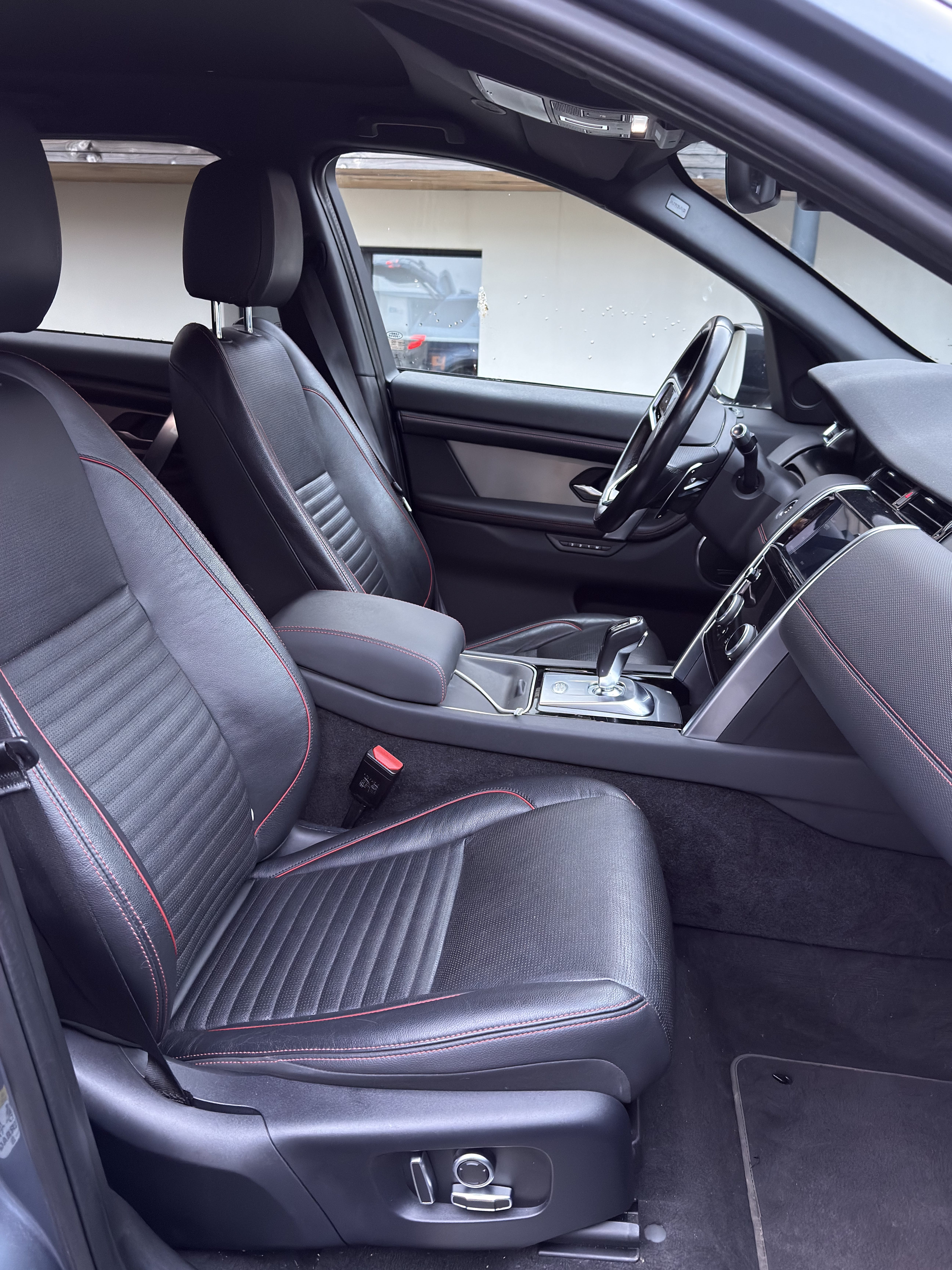 Land-Rover Discovery Sport SE P300e hybride rechargeable avec Siège bébé