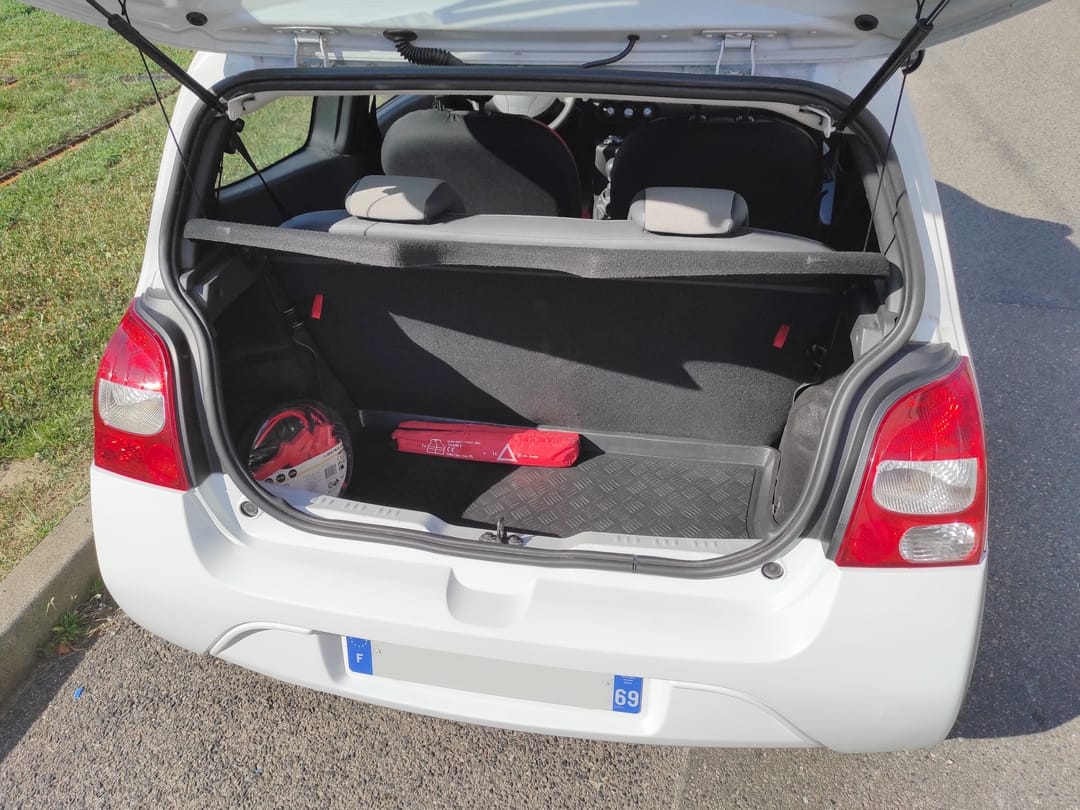 Renault Twingo 2 - Crit'Air 1 with Snow tires