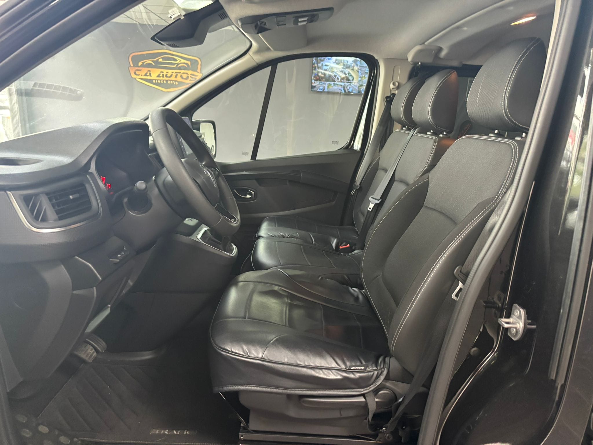 Renault Trafic Double Cabine avec Attelage