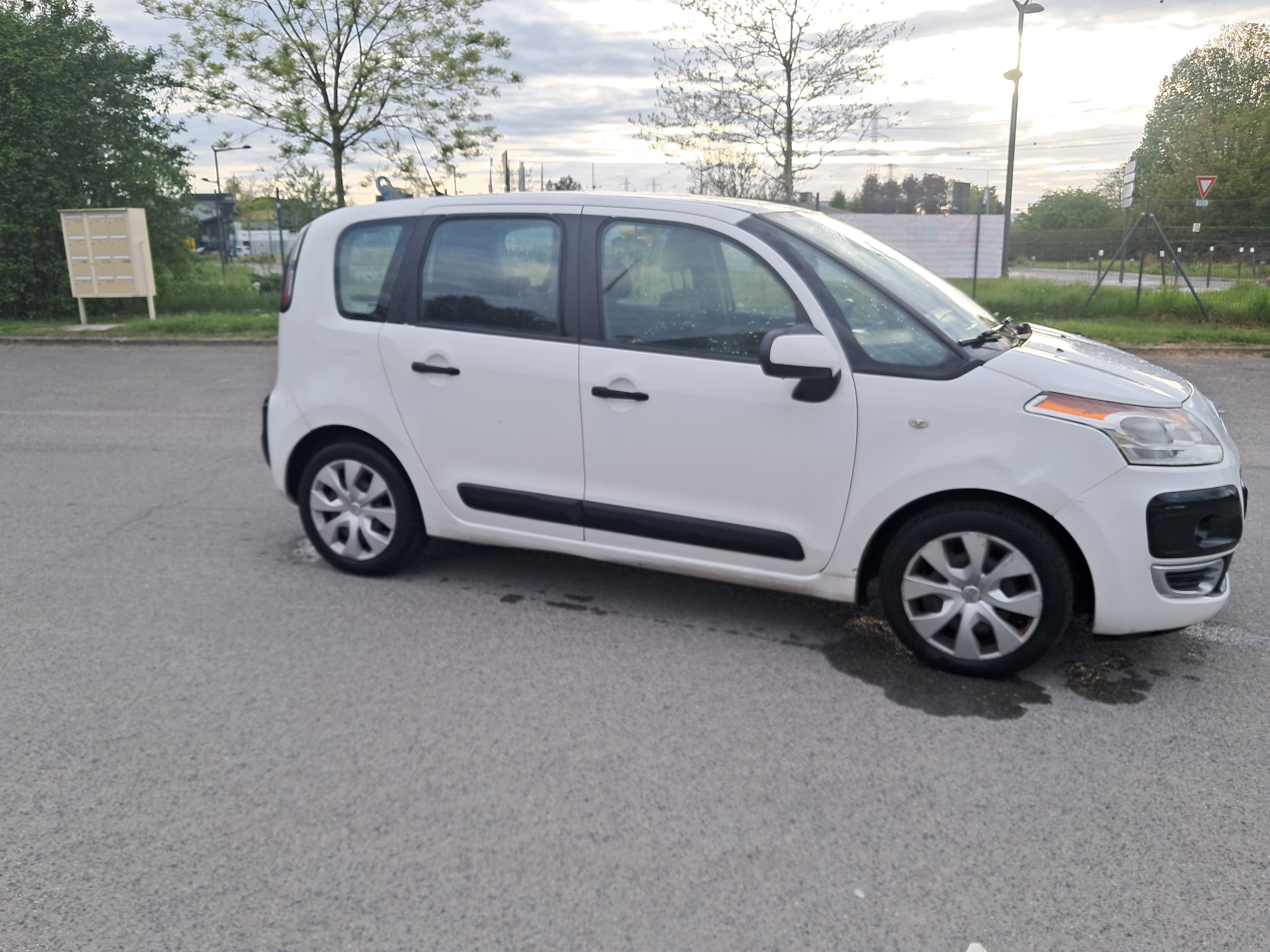 Citroen C3 Picasso 1.4 VTI 95 CV CONFORT (CRIT'AIR 1) avec Régulateur de vitesse