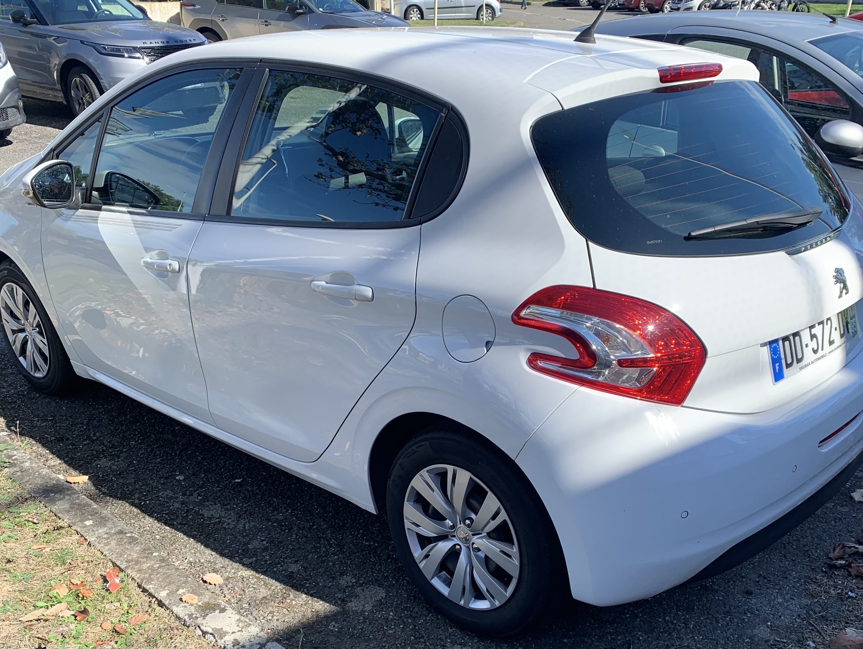 Peugeot 208 Accès facile Métro – Économique with Cruise control
