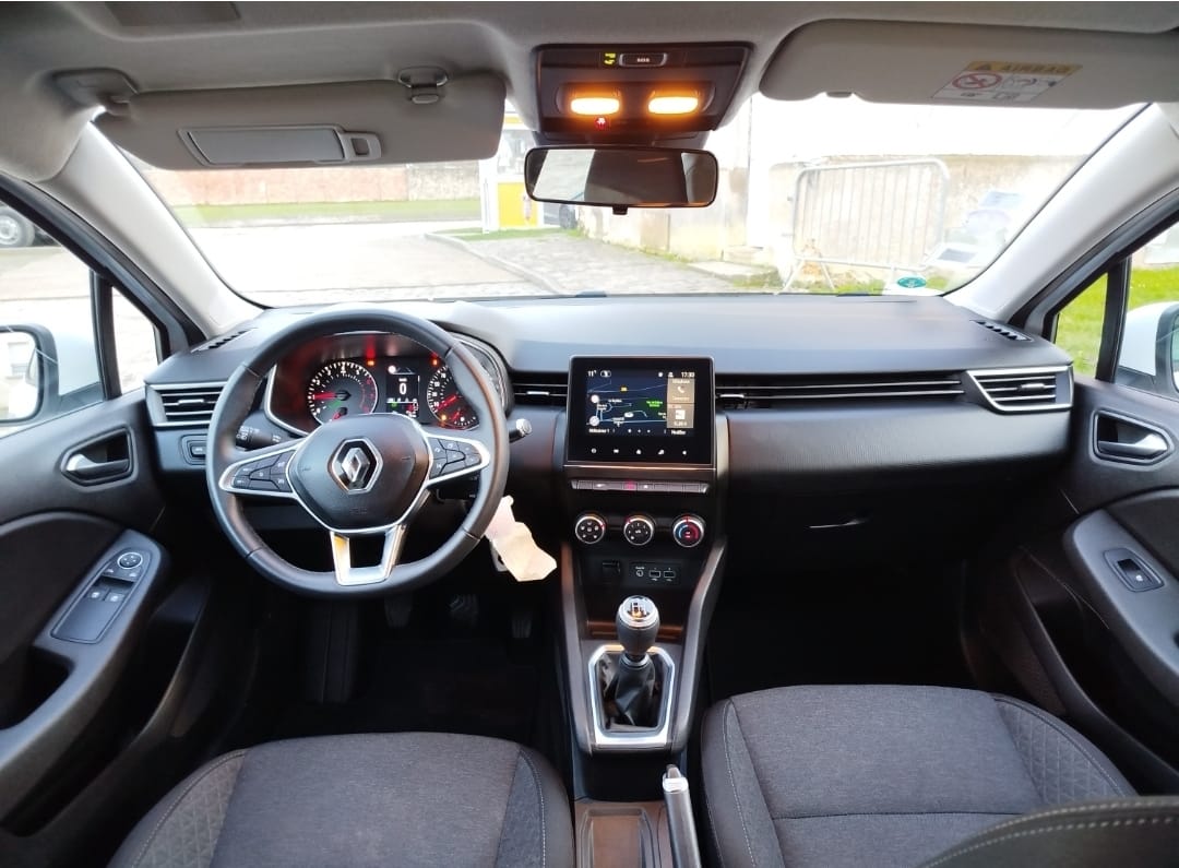 Renault Clio + Options Coffre de toit + siège enfant avec GPS
