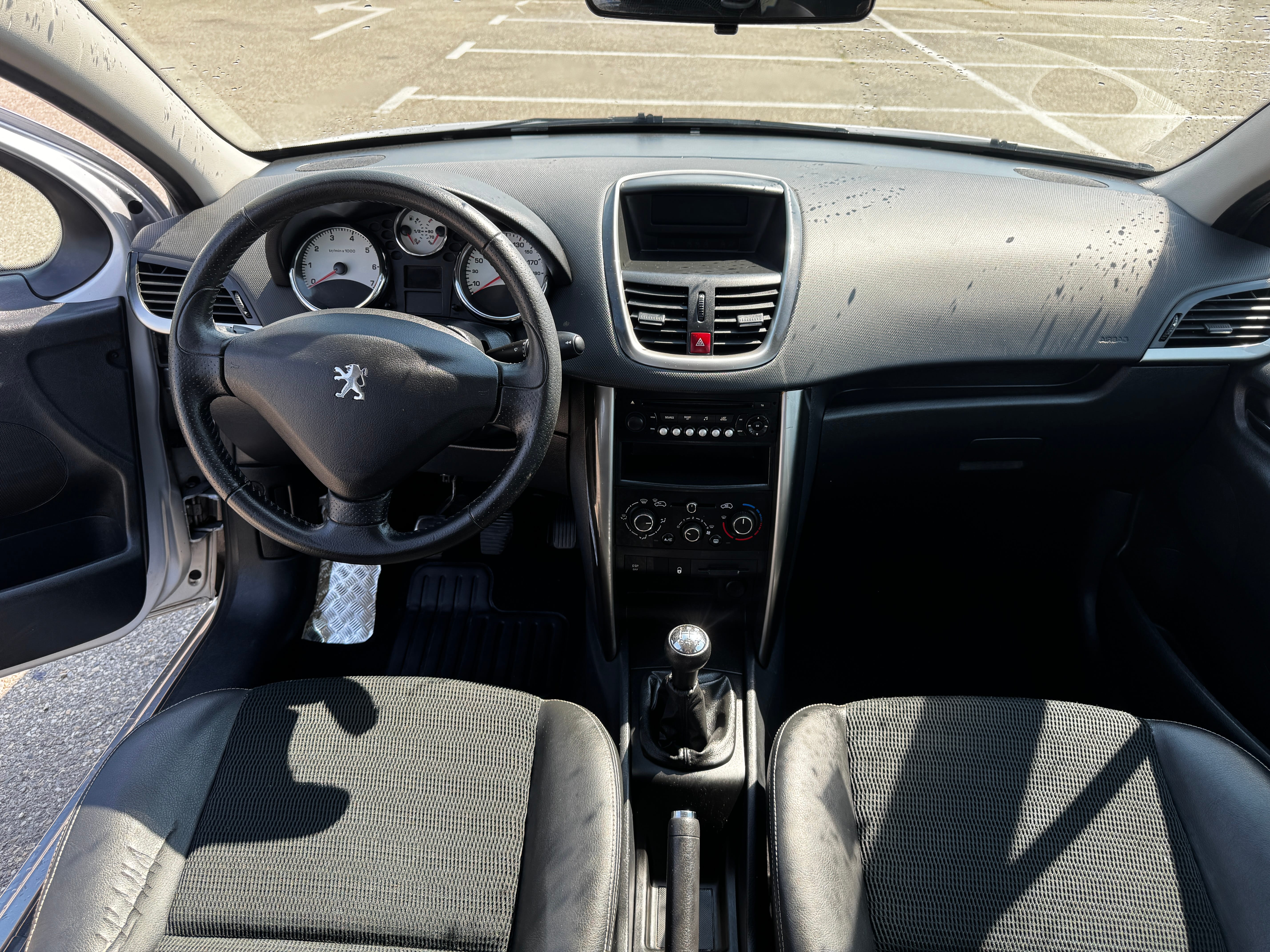 Peugeot 207 SW 1.4 L VTI met USB-oplaadpoorten