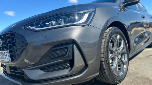 Ford Focus ST Line avec Coffre de toit
