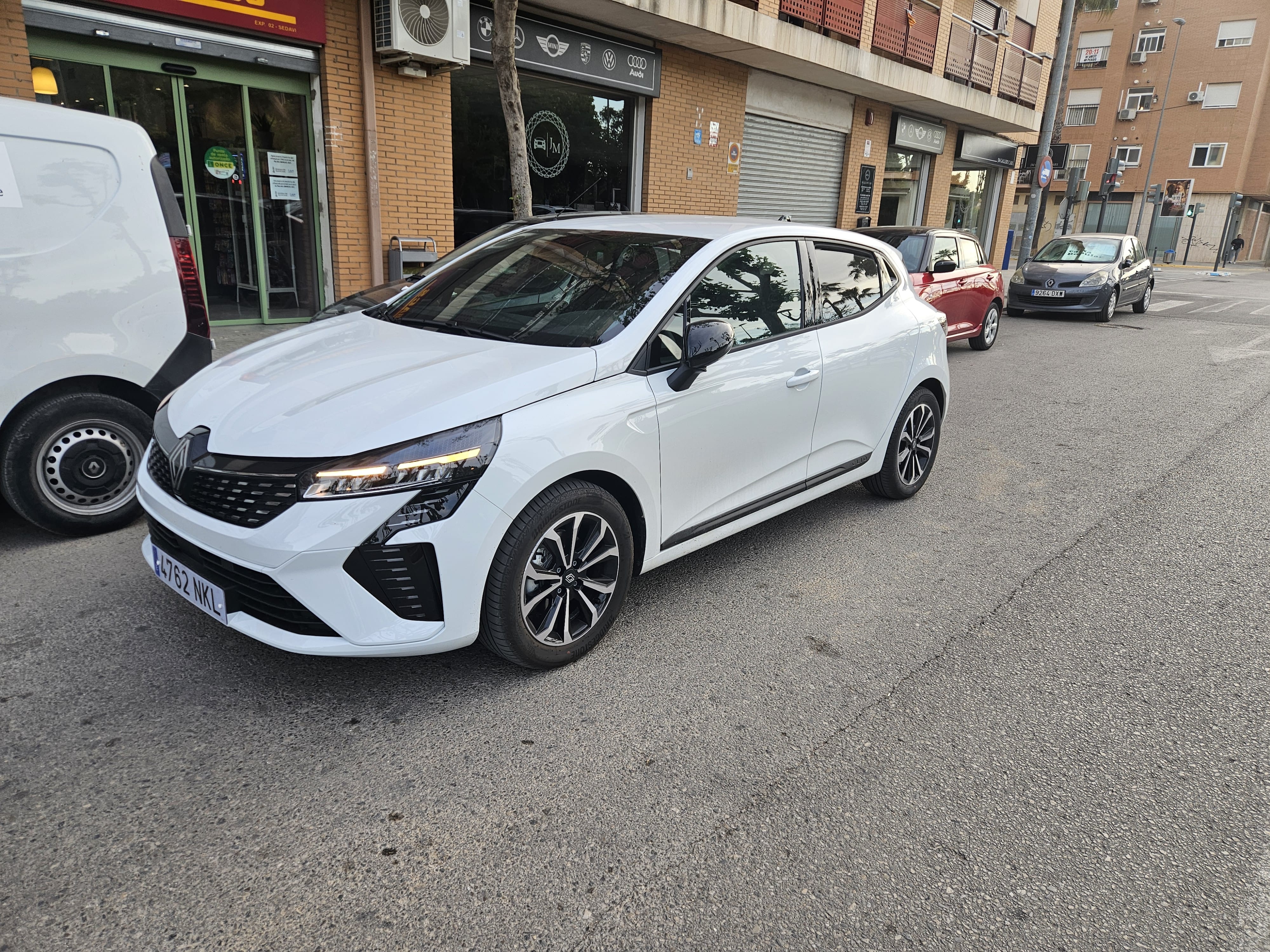 Renault Clio E-tech, 2026, Gasolina 95 / Eléctrico (híbrido), Automático