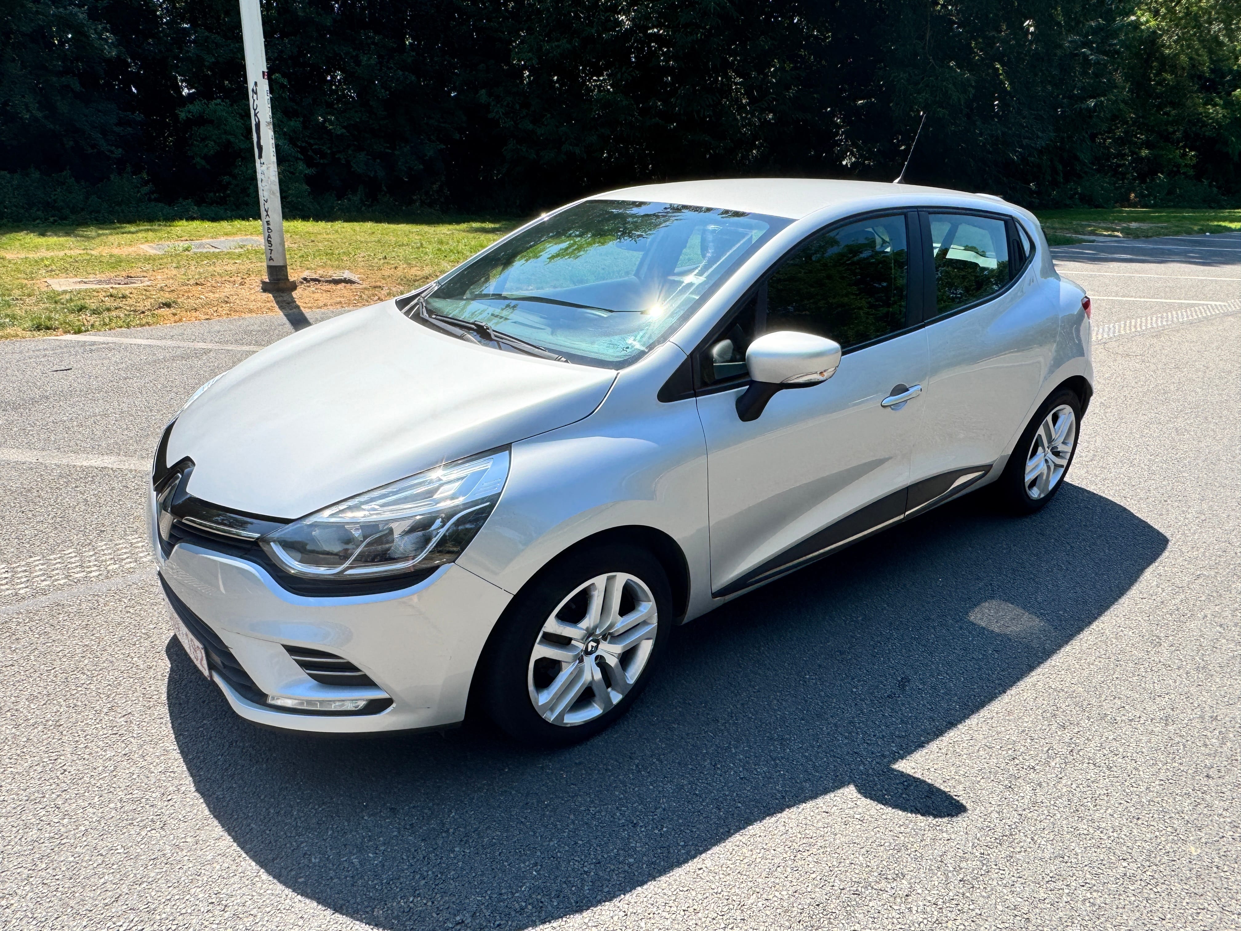 Renault Clio Parking Bruxelles - Gare du Midi, 2017, Euro 95 (E10)