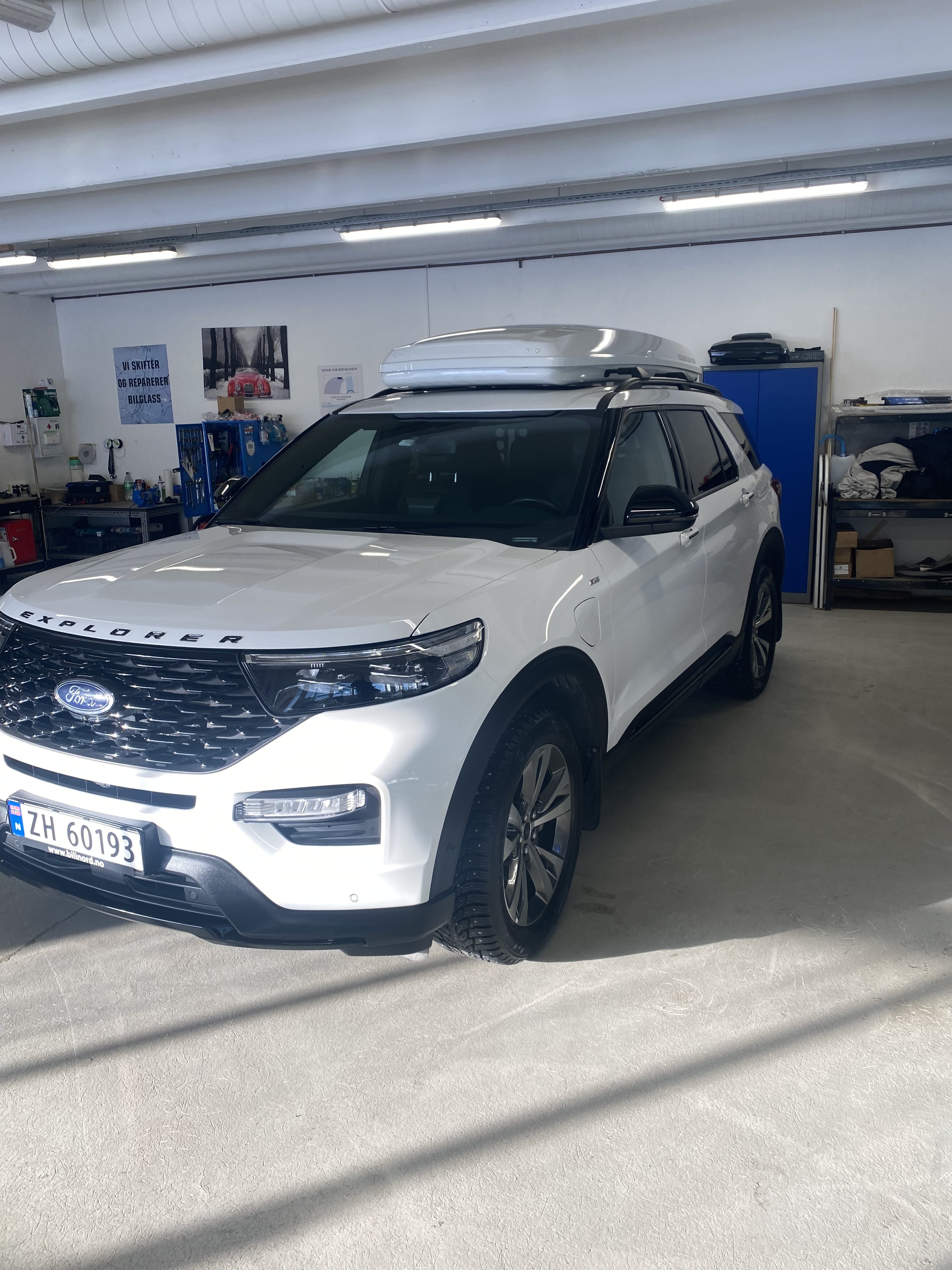 Ford Explorer 3 liter V6 480 Hk hybrid avec Climatisation