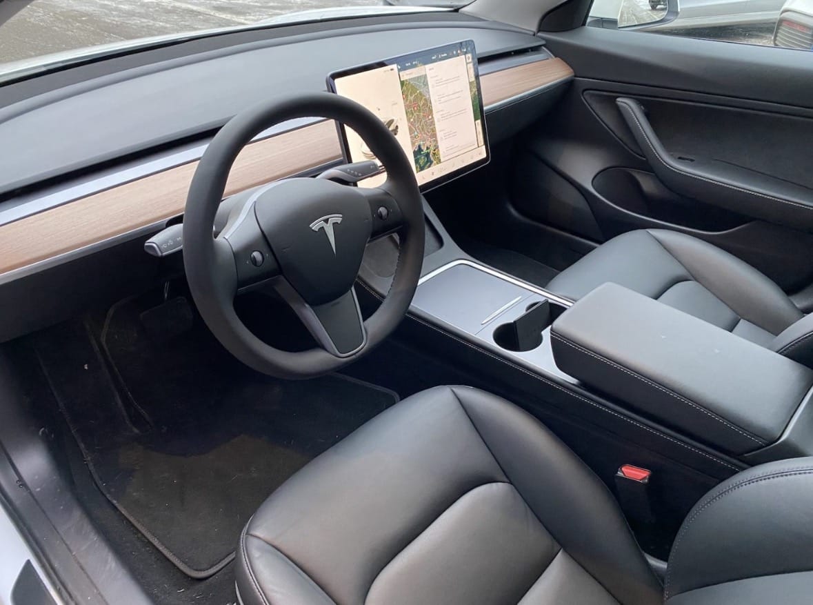 Tesla Model 3 med Cruisekontroll