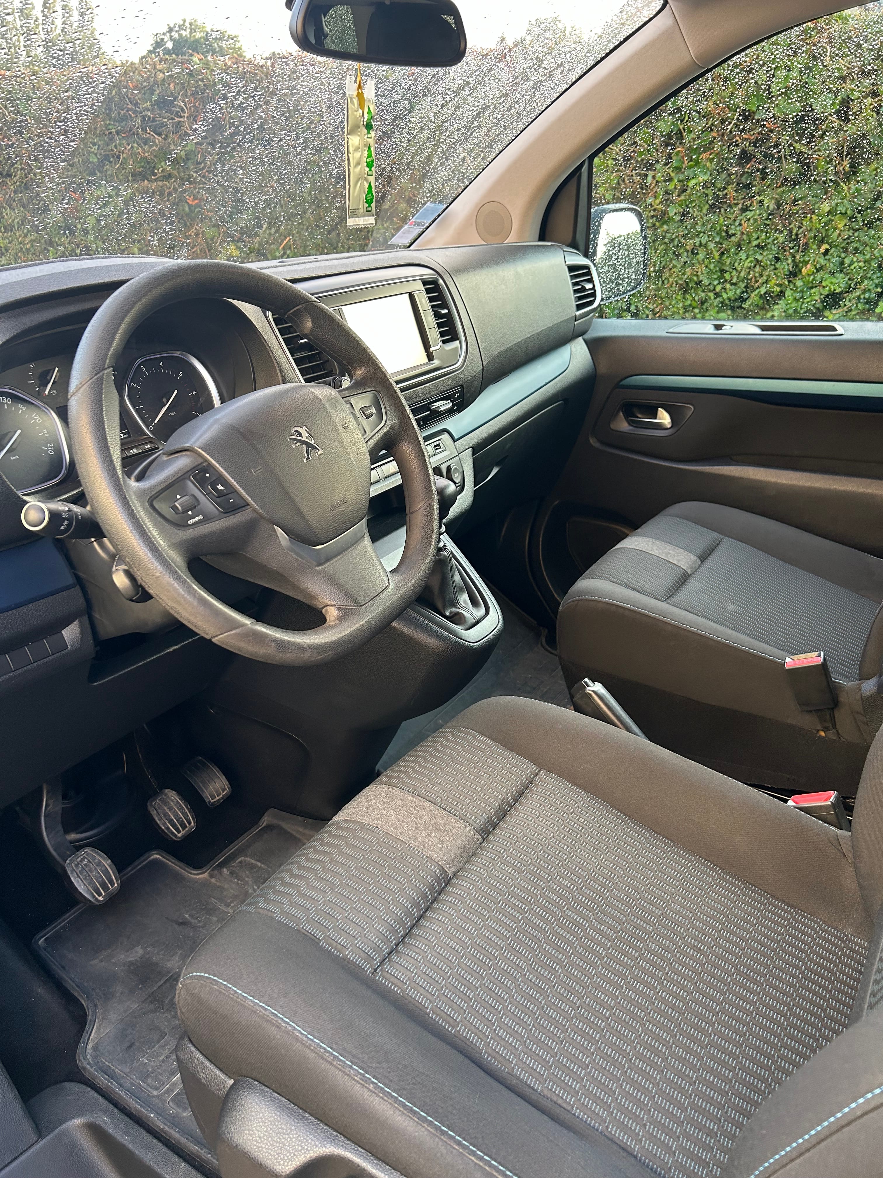 Peugeot Traveller avec GPS