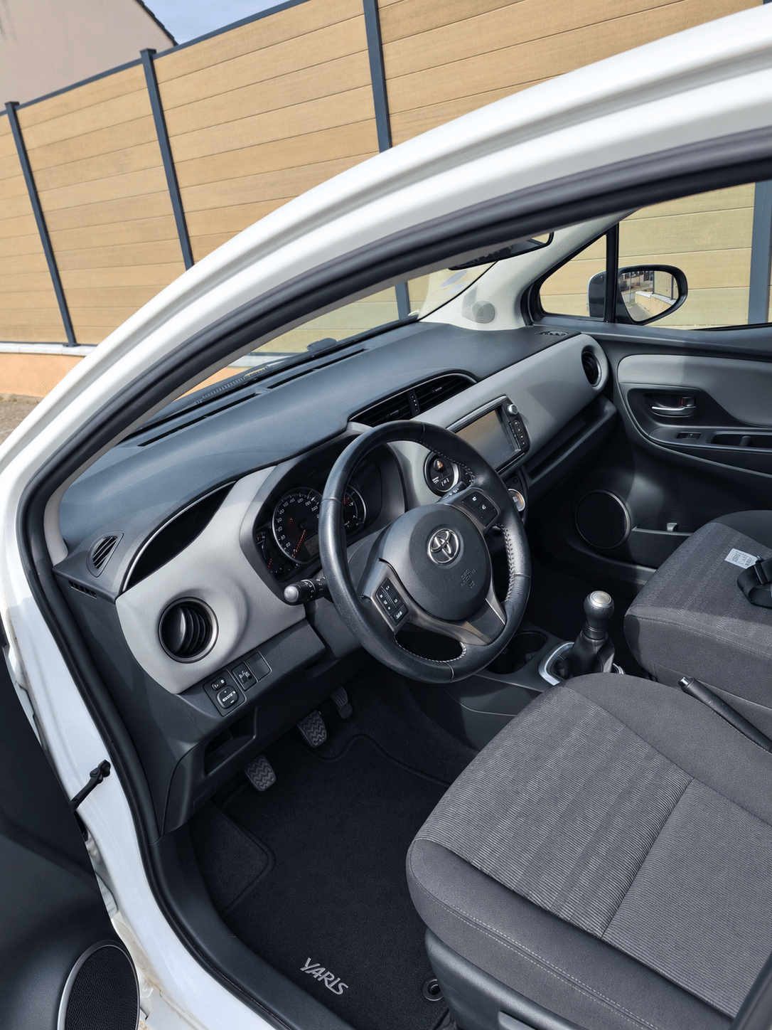 Toyota Yaris 1.0 vvt-i 69 cv avec GPS