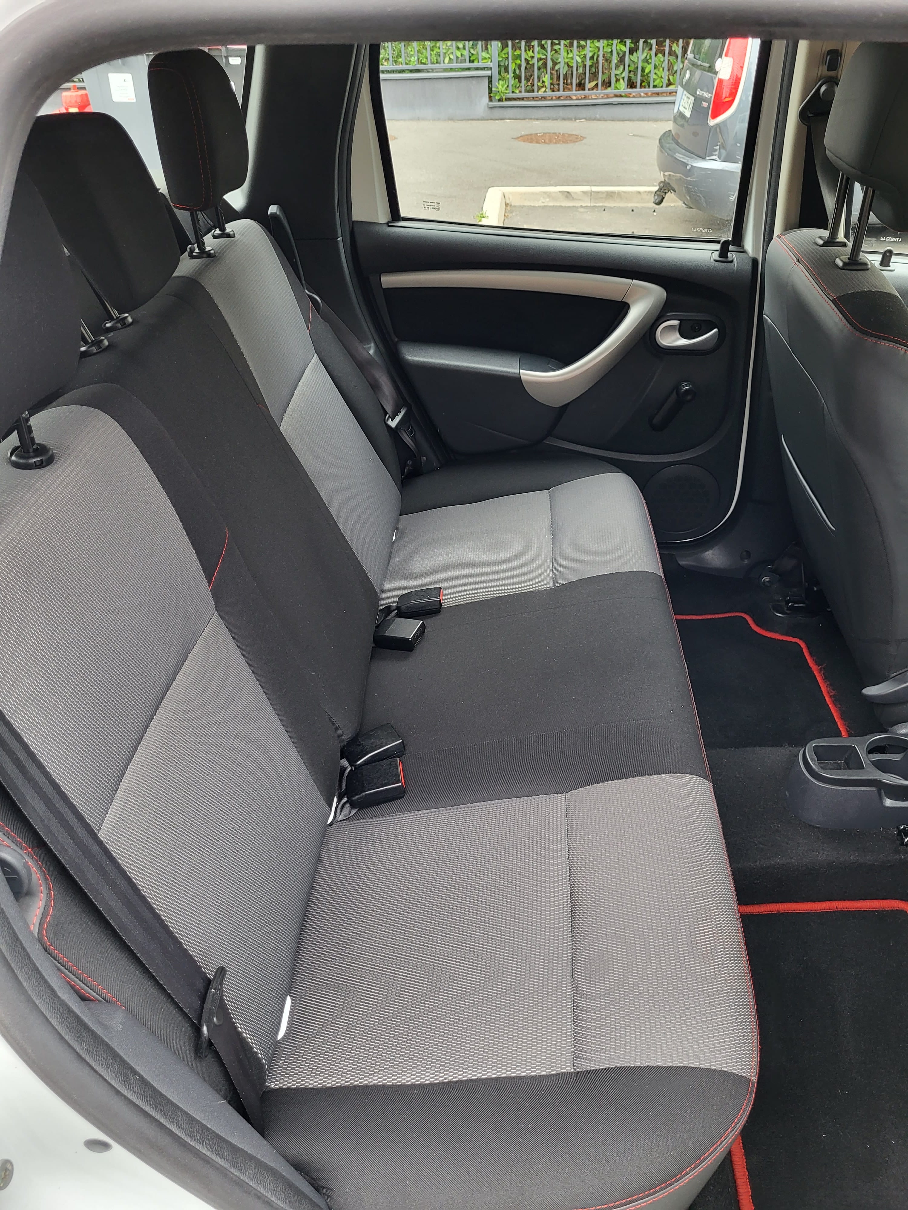 Dacia Duster avec Entrée audio / iPod