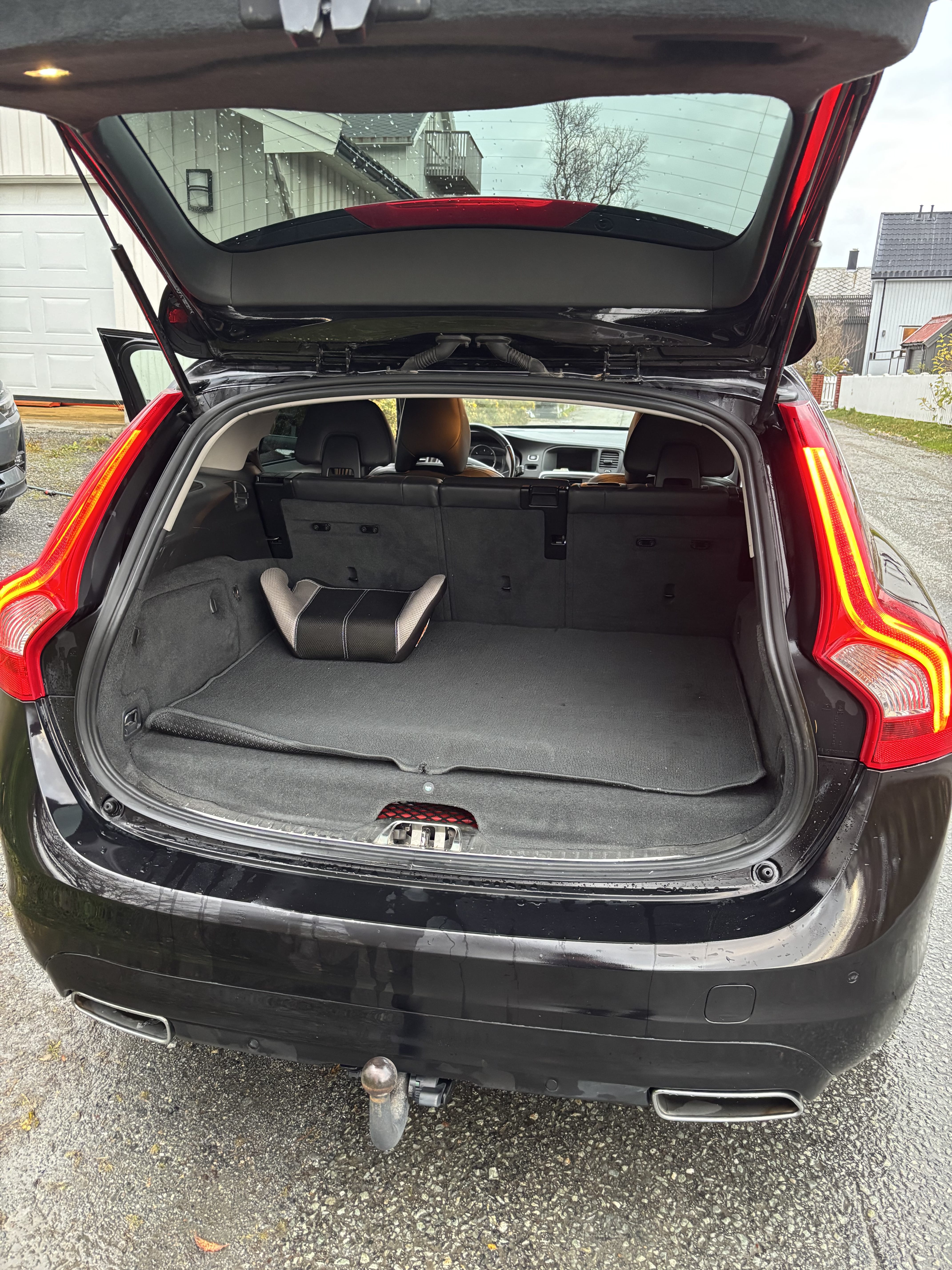 Volvo V60 Diesel hybrid with Four-wheel drive