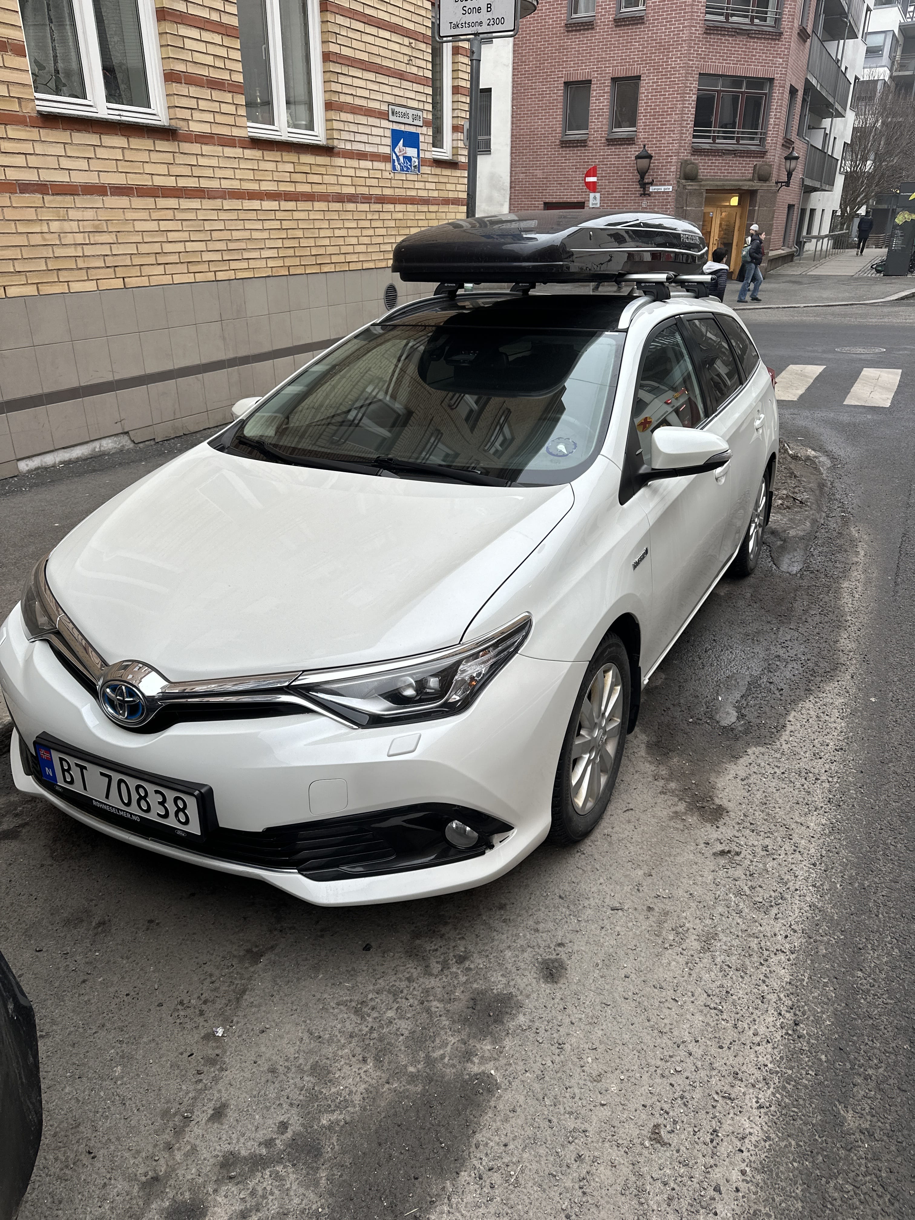 Toyota Auris Stasjonsvogn Automatgir with Hitch