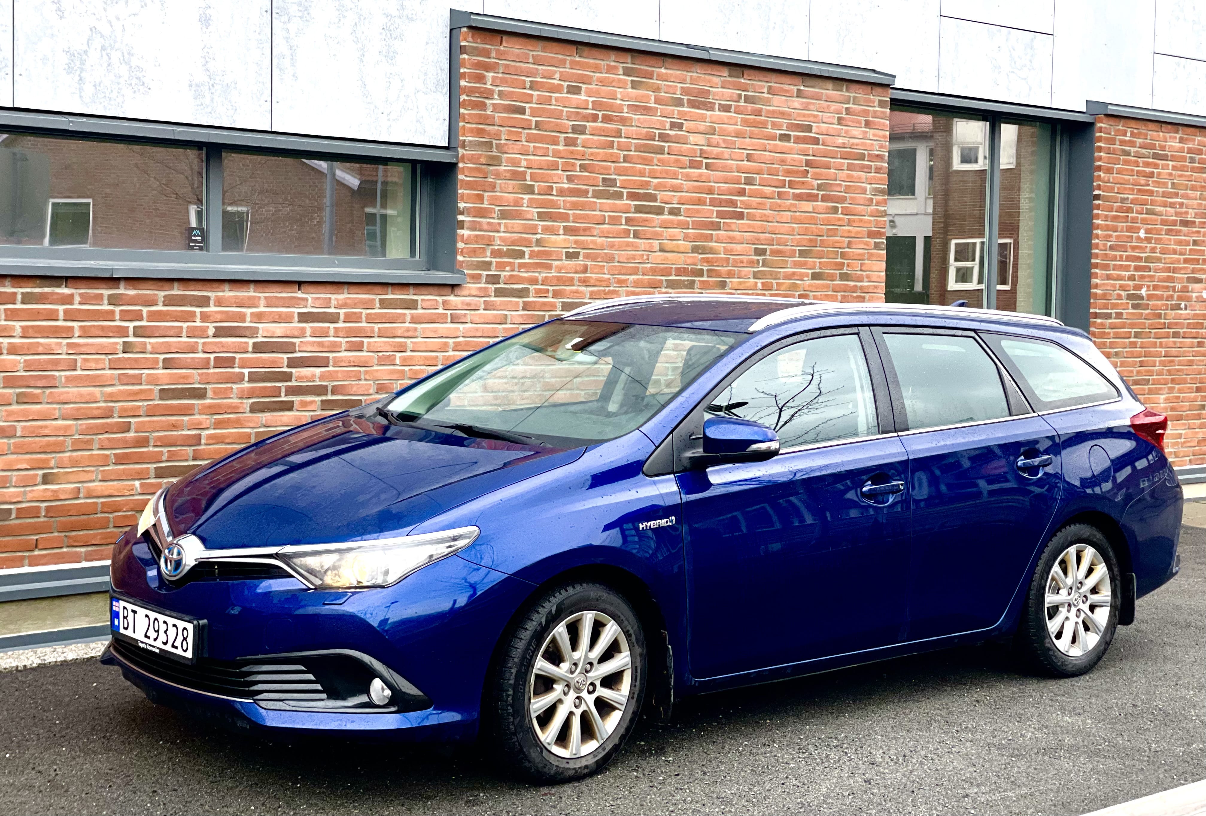 Toyota Auris 1.8 bensin Hybrid, 2015, Blyfri 95 / Electric (hybrid), automatic