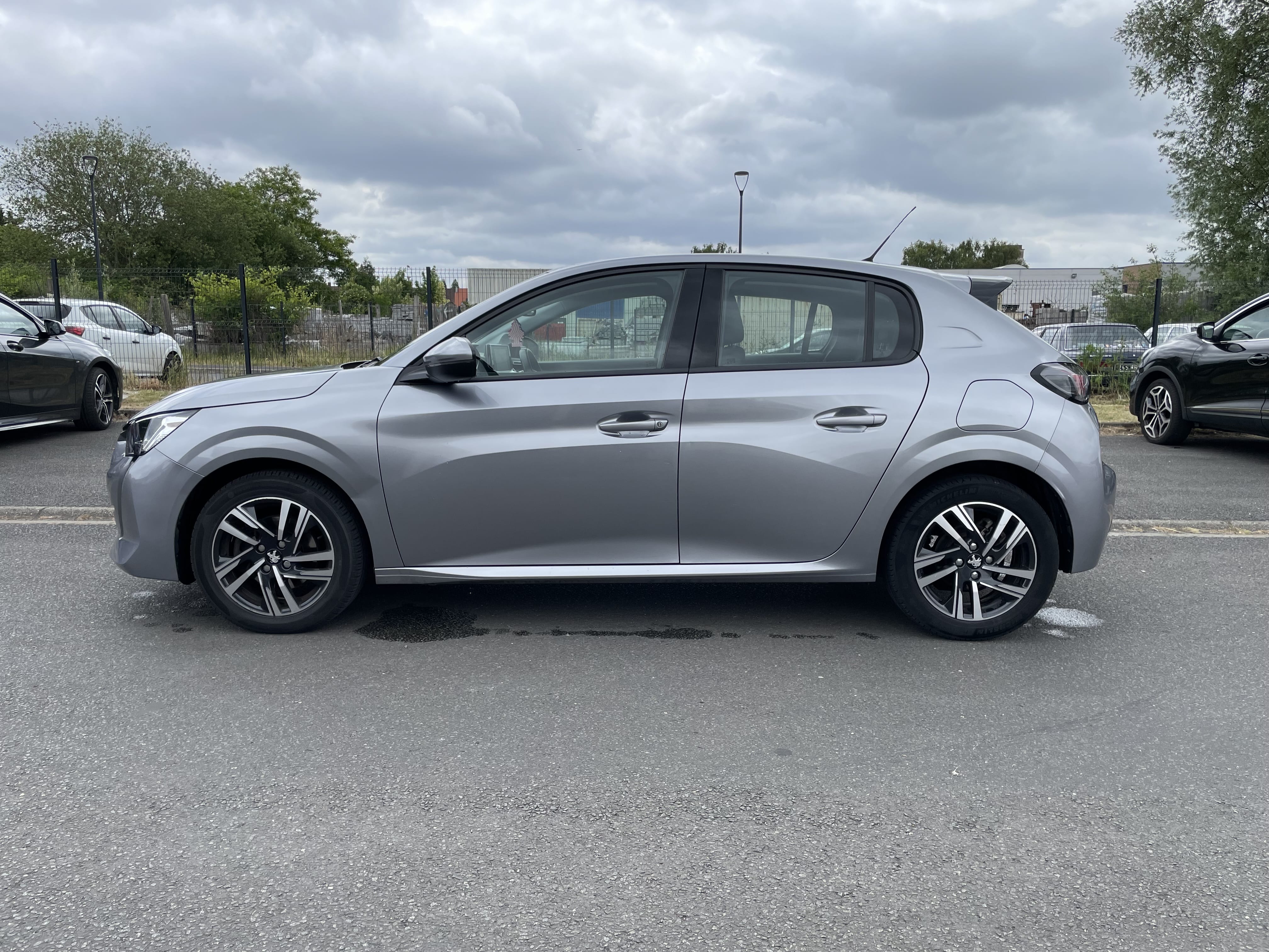 Peugeot 208 100ch EAT8 Allure avec Climatisation