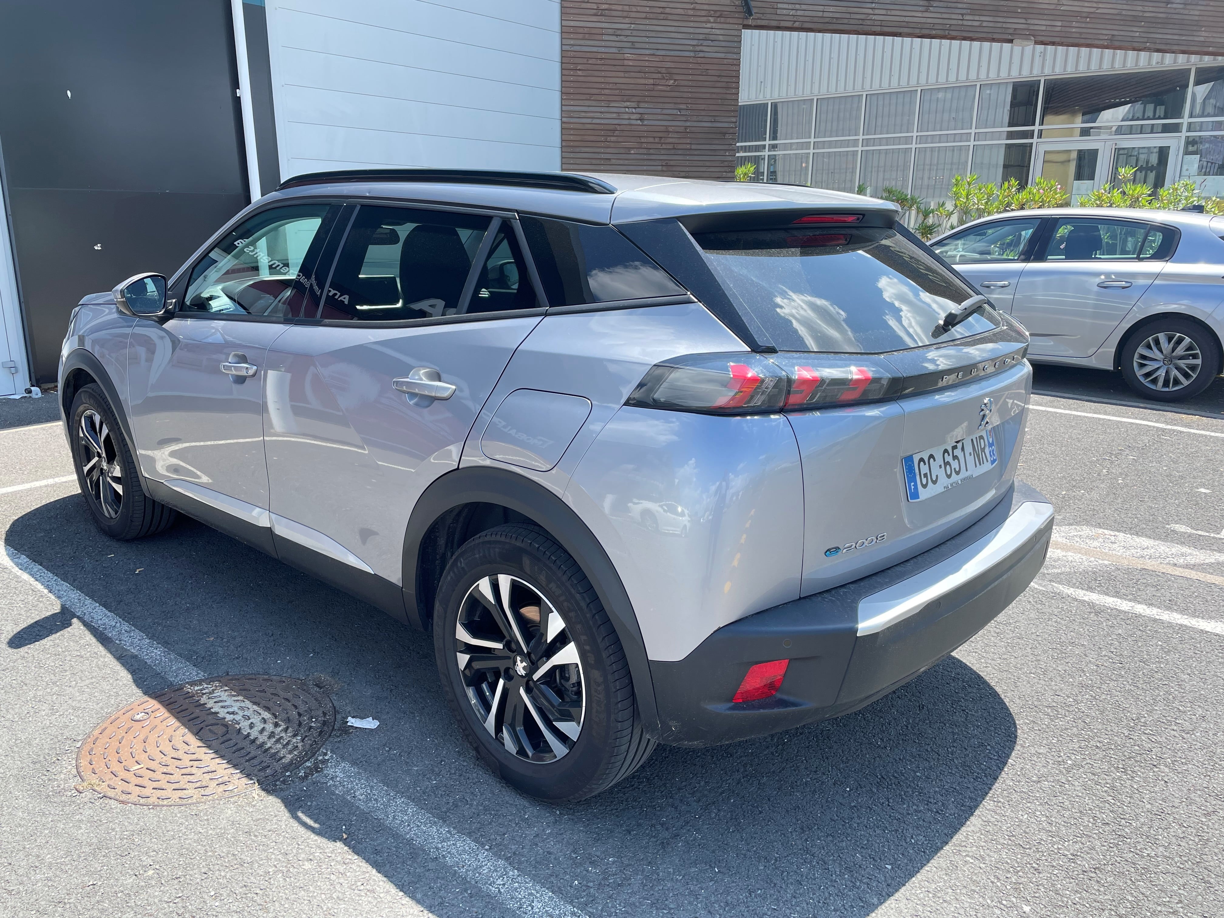 Peugeot e-2008 avec Régulateur de vitesse
