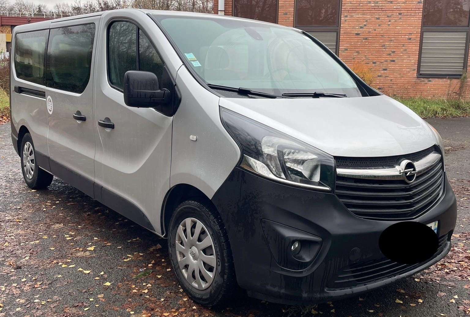 Opel Vivaro Combi avec Entrée audio / iPod