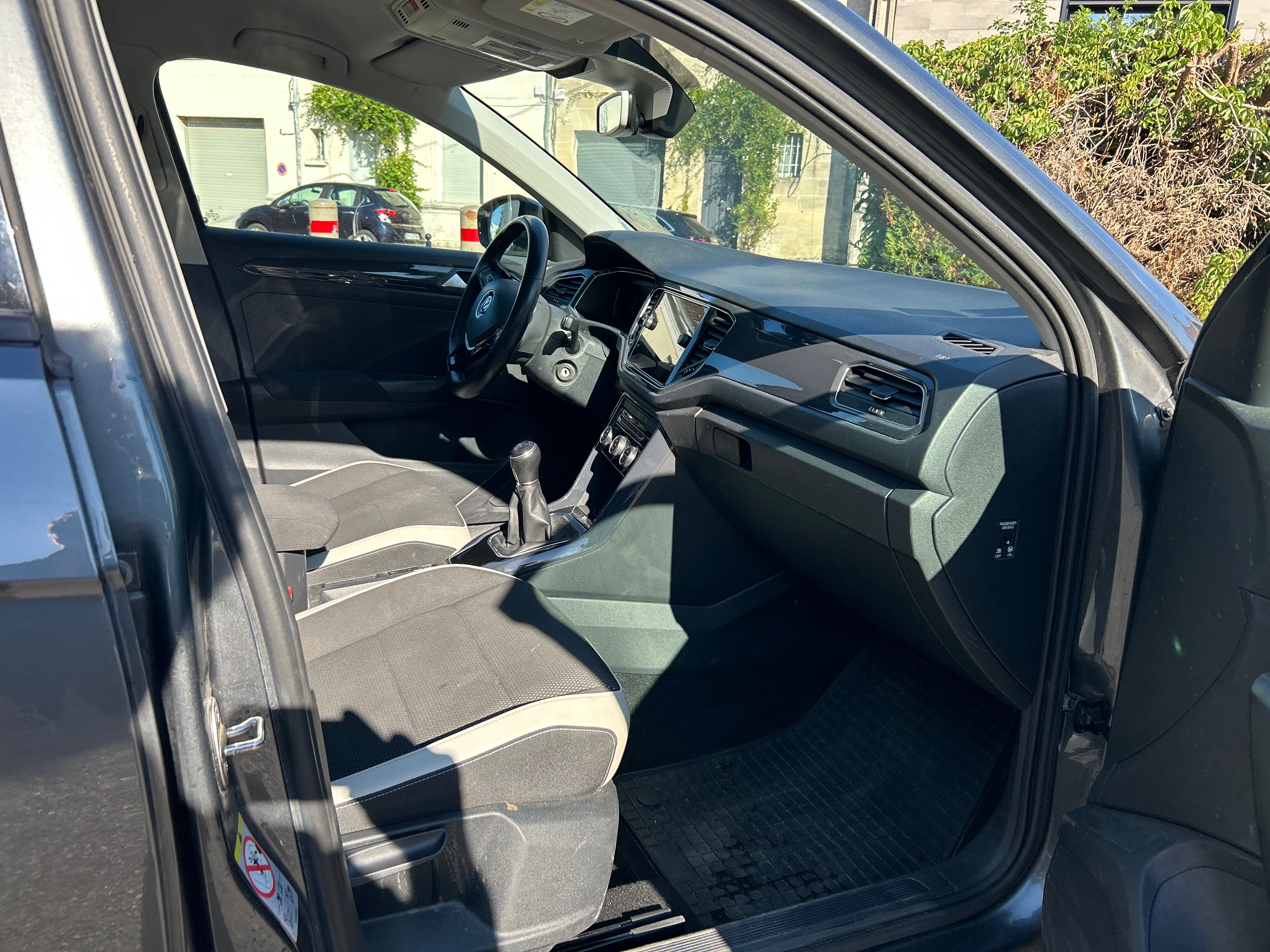 Volkswagen T-Roc with Bluetooth audio
