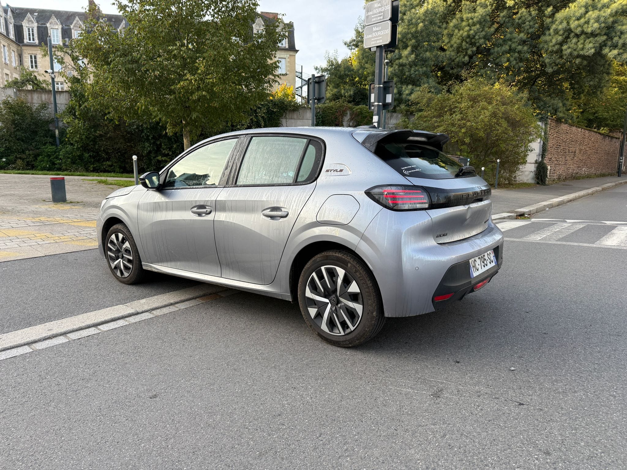Peugeot 208 avec GPS
