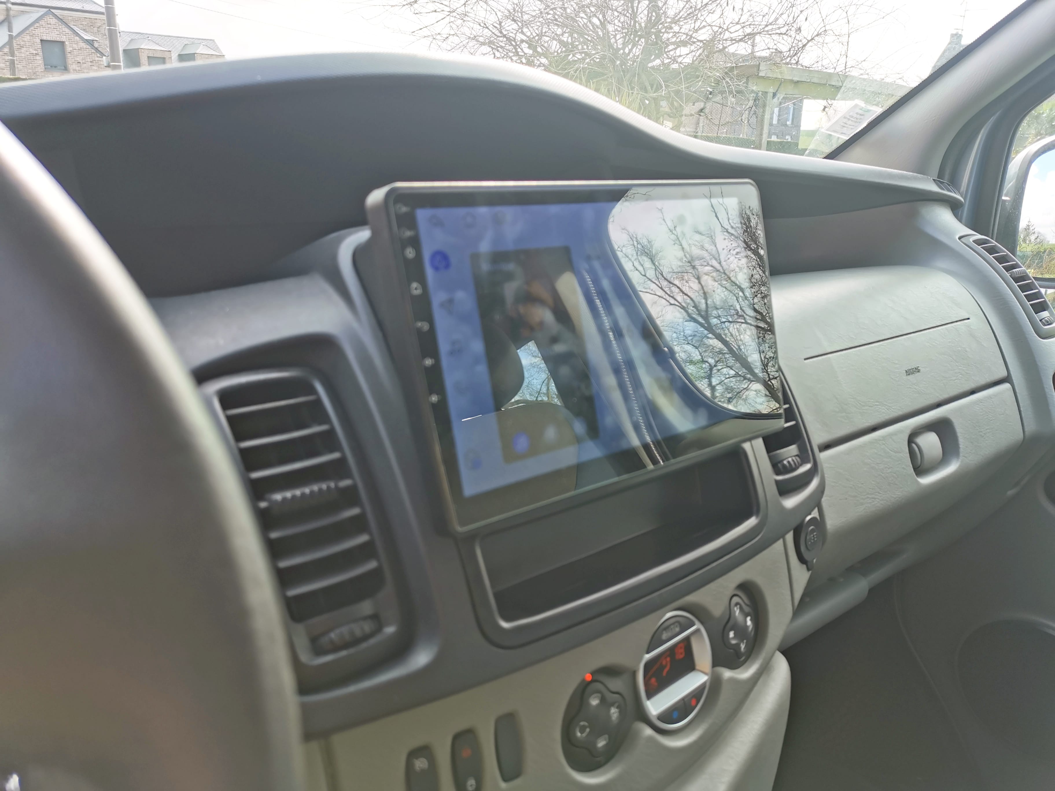 Renault Trafic Double Cabine  2.5 dci avec Attelage