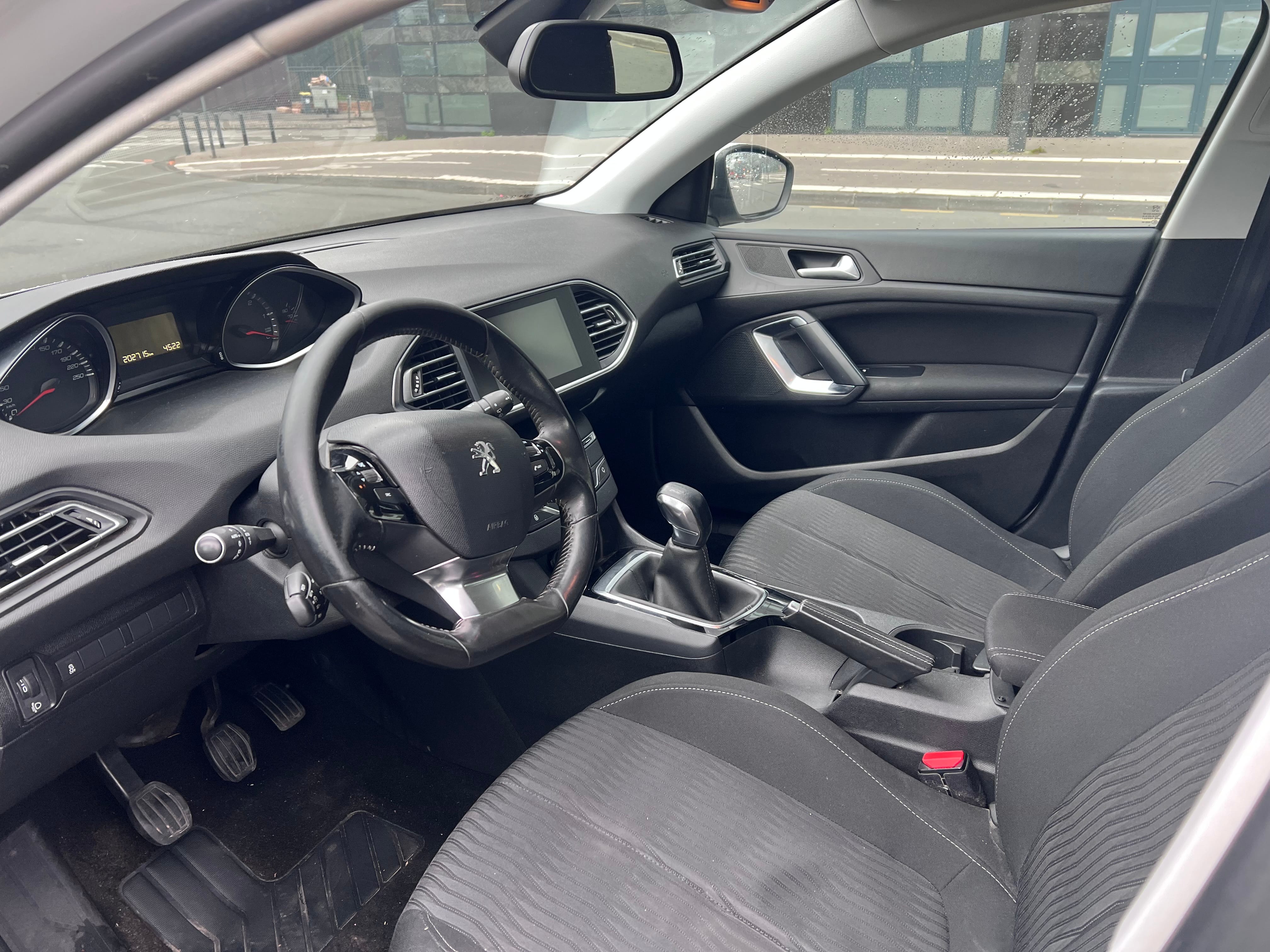 Peugeot 308 avec GPS