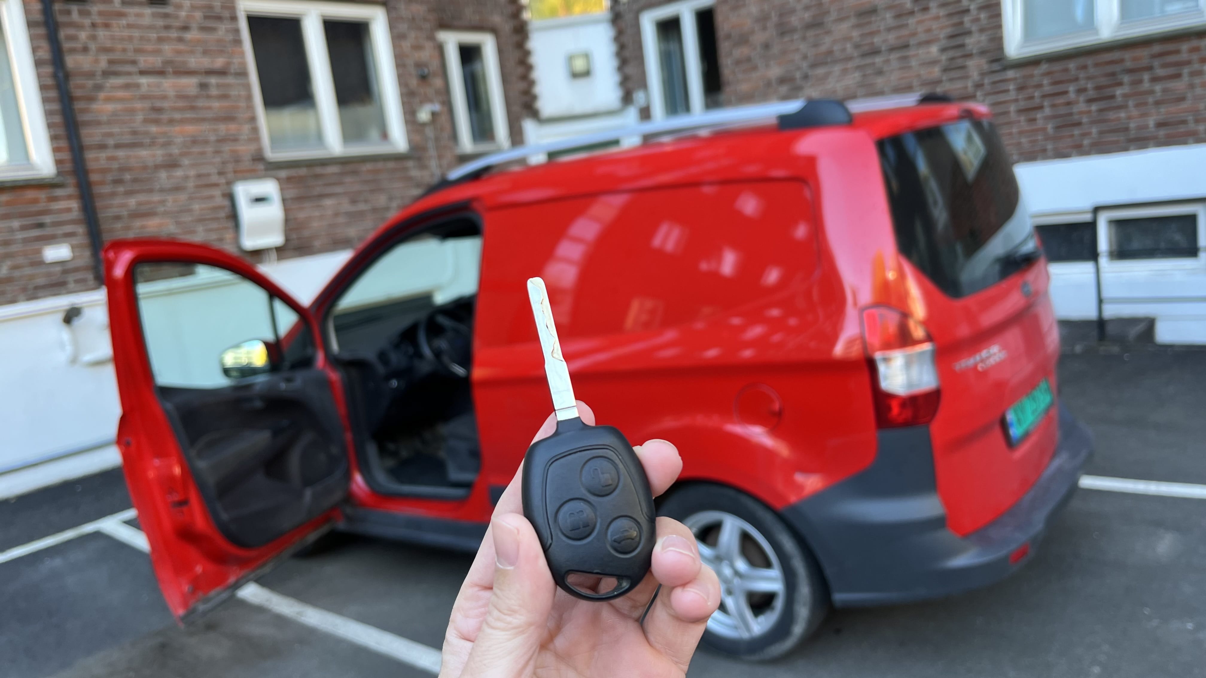 Ford Transit Courier Varebil med Bluetooth audio