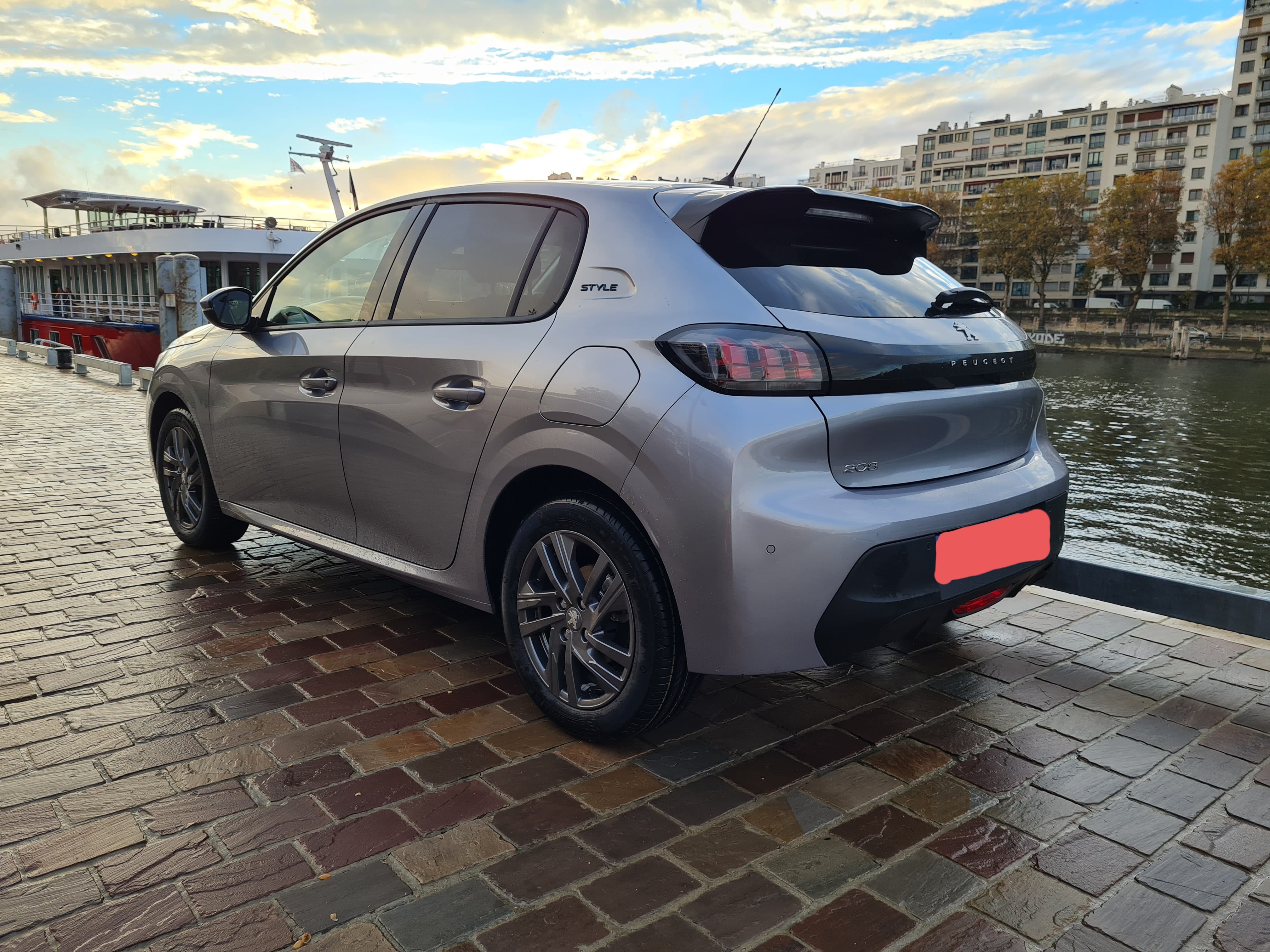 Peugeot 208 Style Boite Auto (GC897) (Clim, Connectivité smartphone, Camera recul, ...) # avec Climatisation