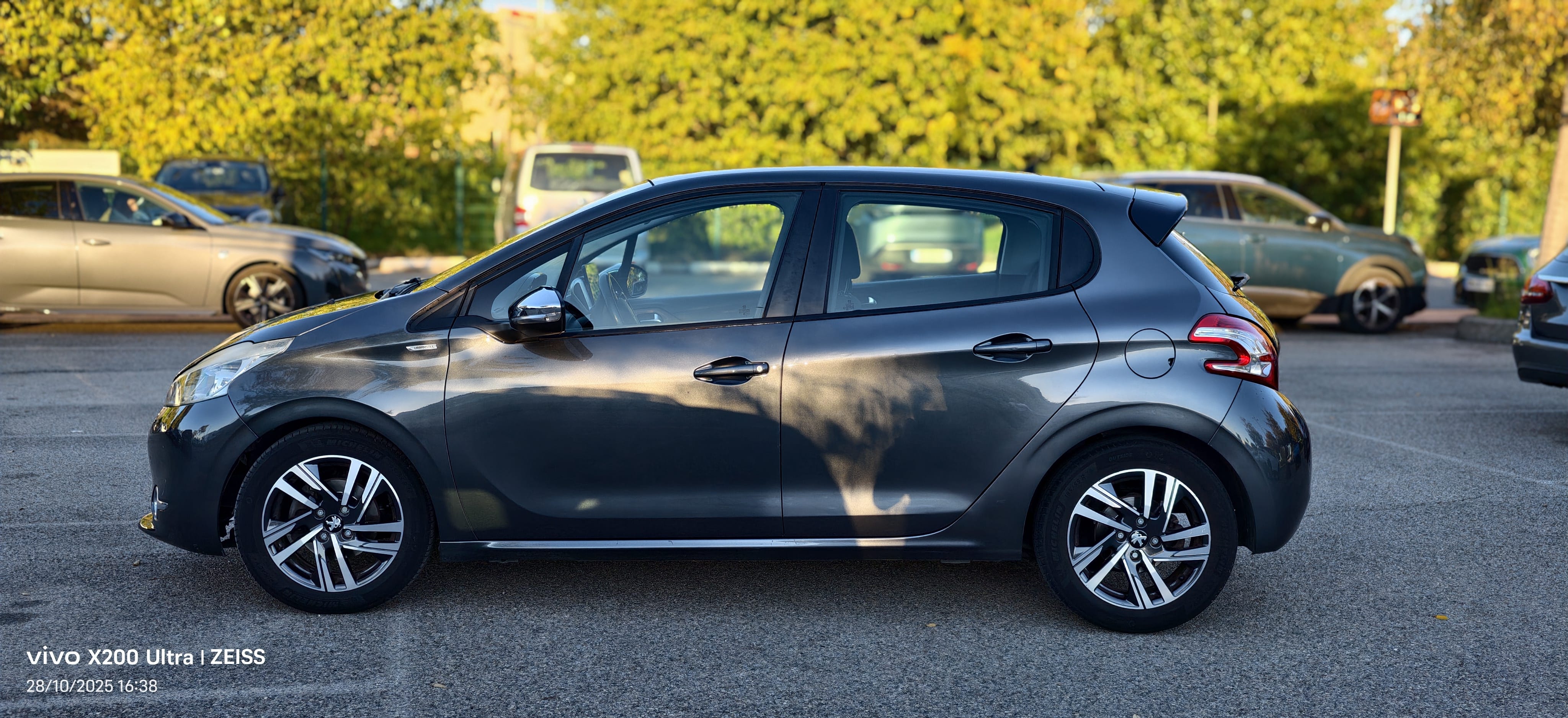 Peugeot 208 Aéroport de Marseille A avec Climatisation