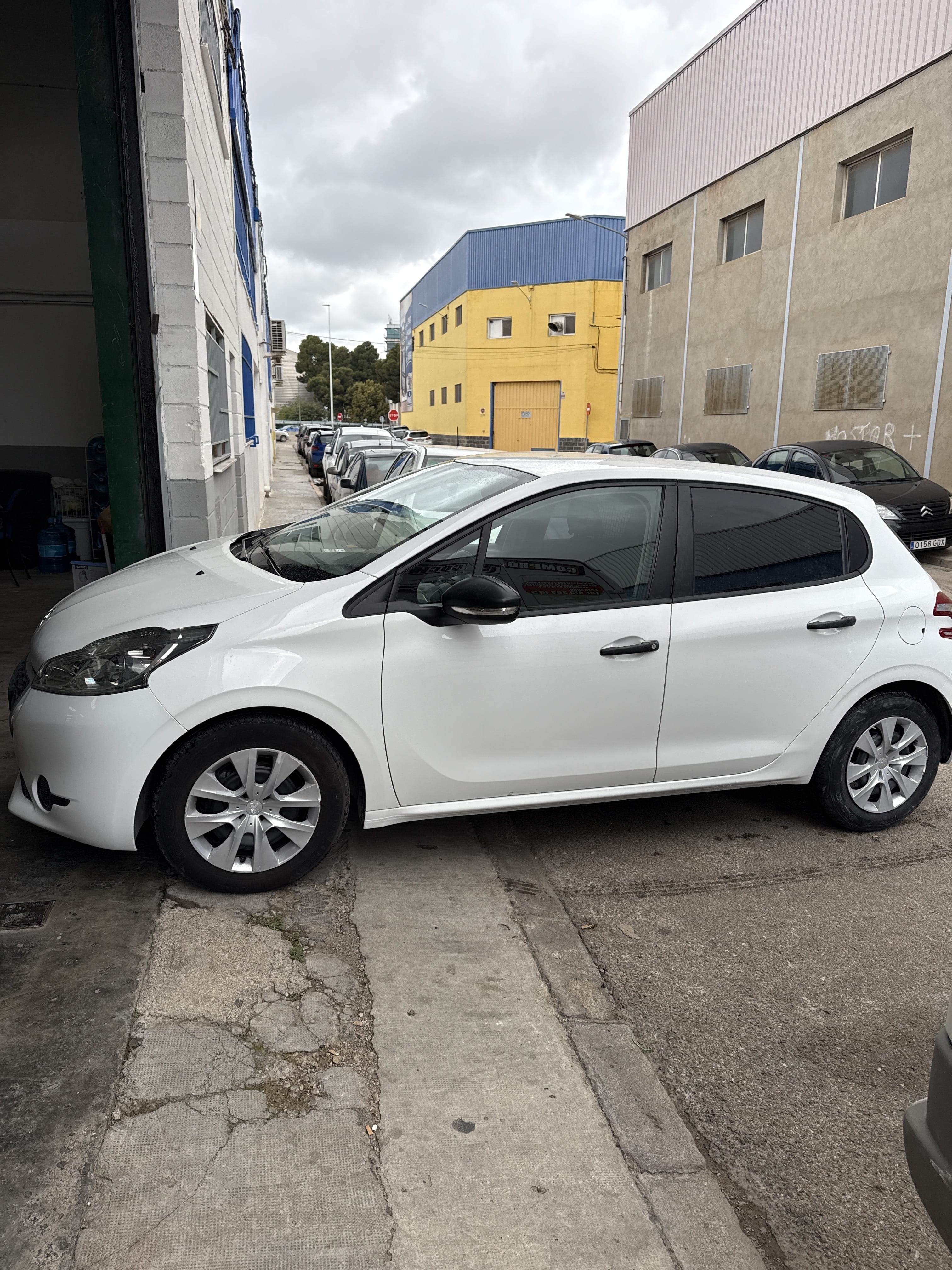 Peugeot 208 con Aire acondicionado