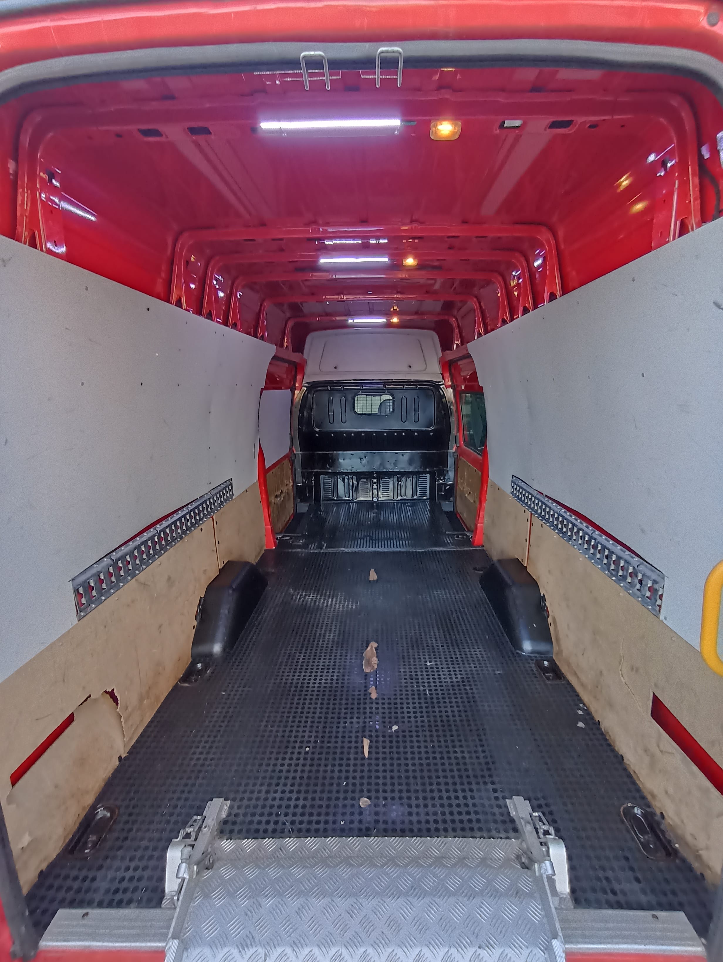 Ford Transit Connect Flyttebil med rampe