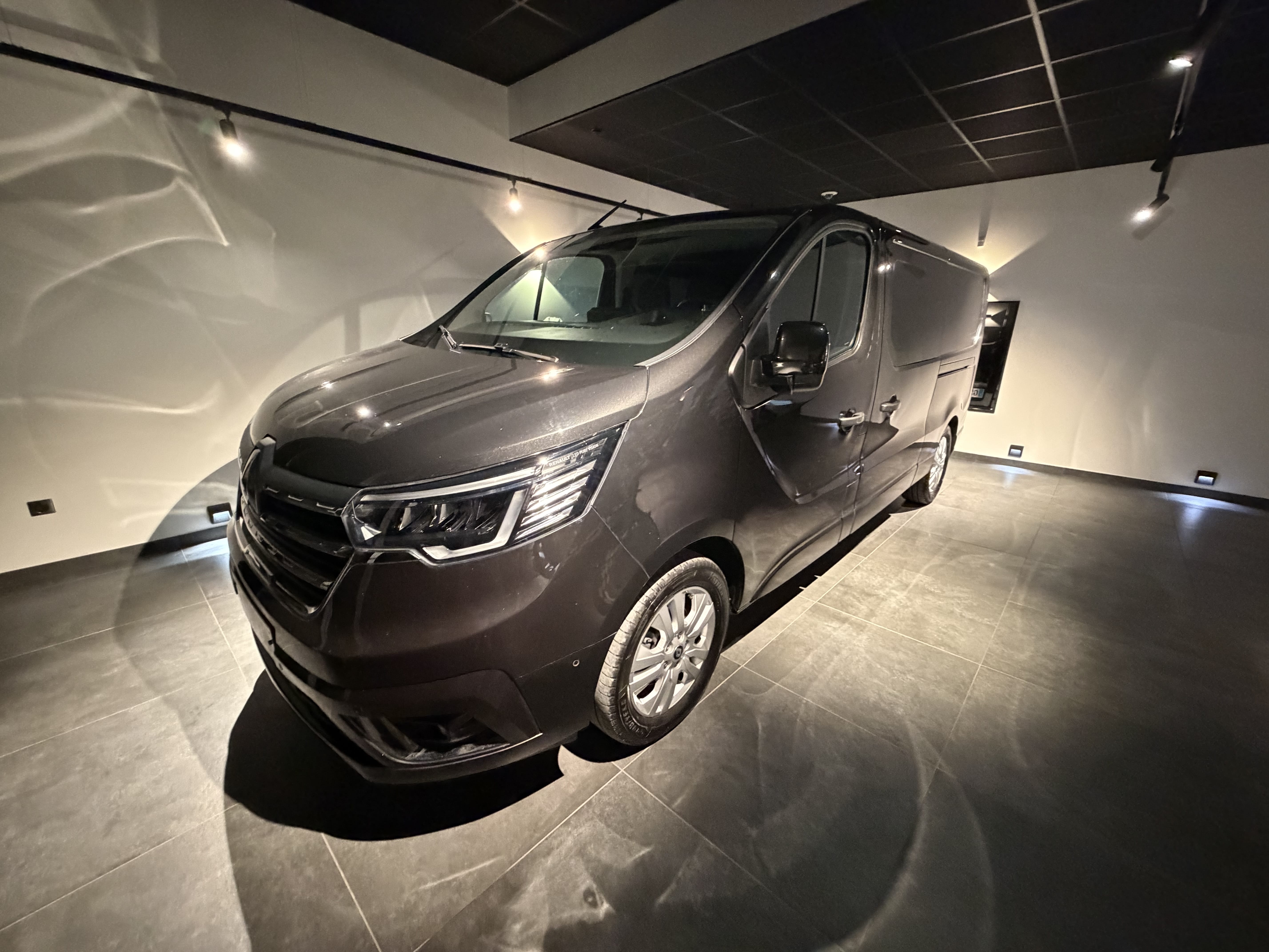 Renault Trafic Double Cabine, 2023, Diesel, automatique, 6 places