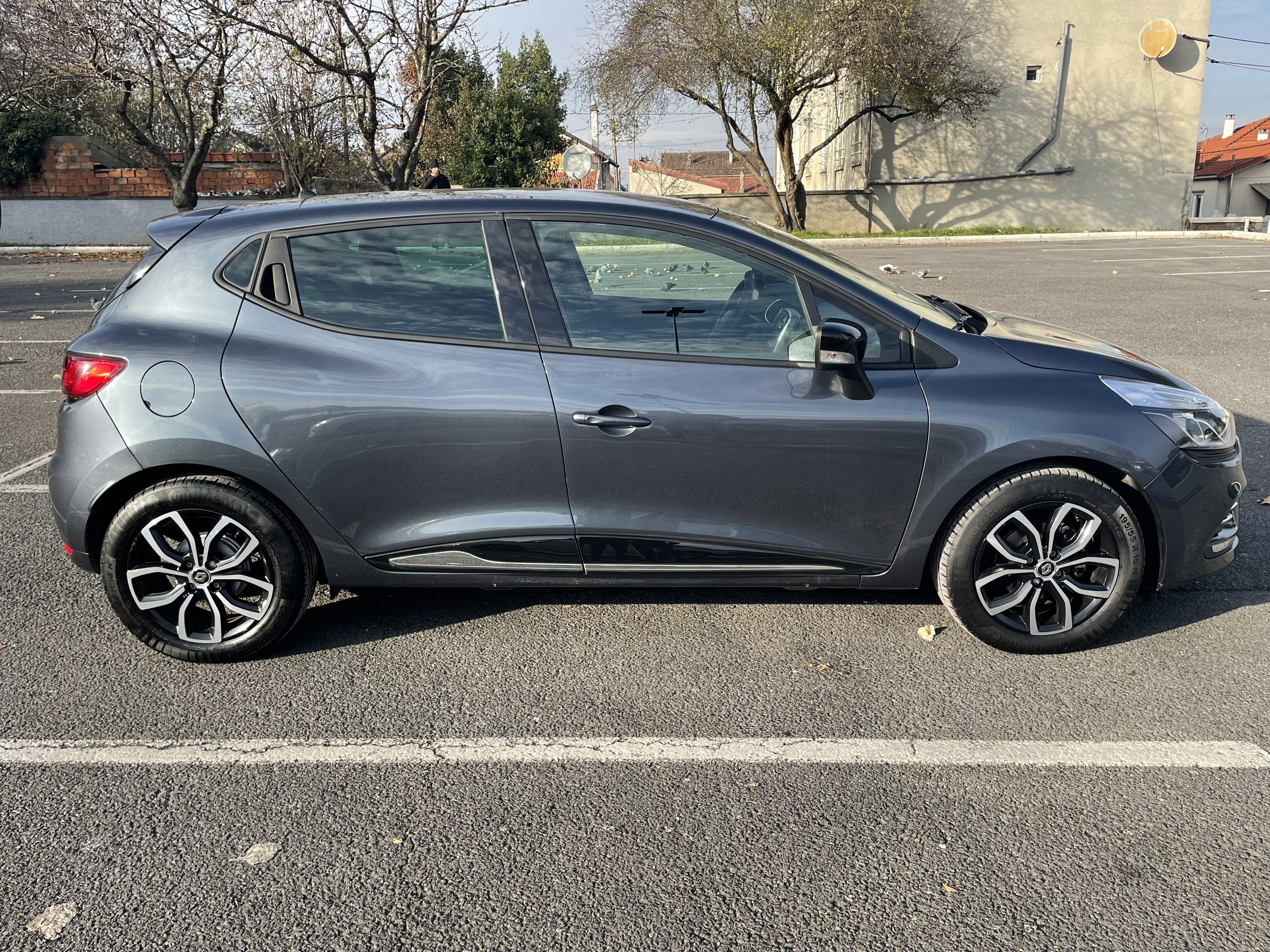 Renault Clio avec Entrée audio / iPod