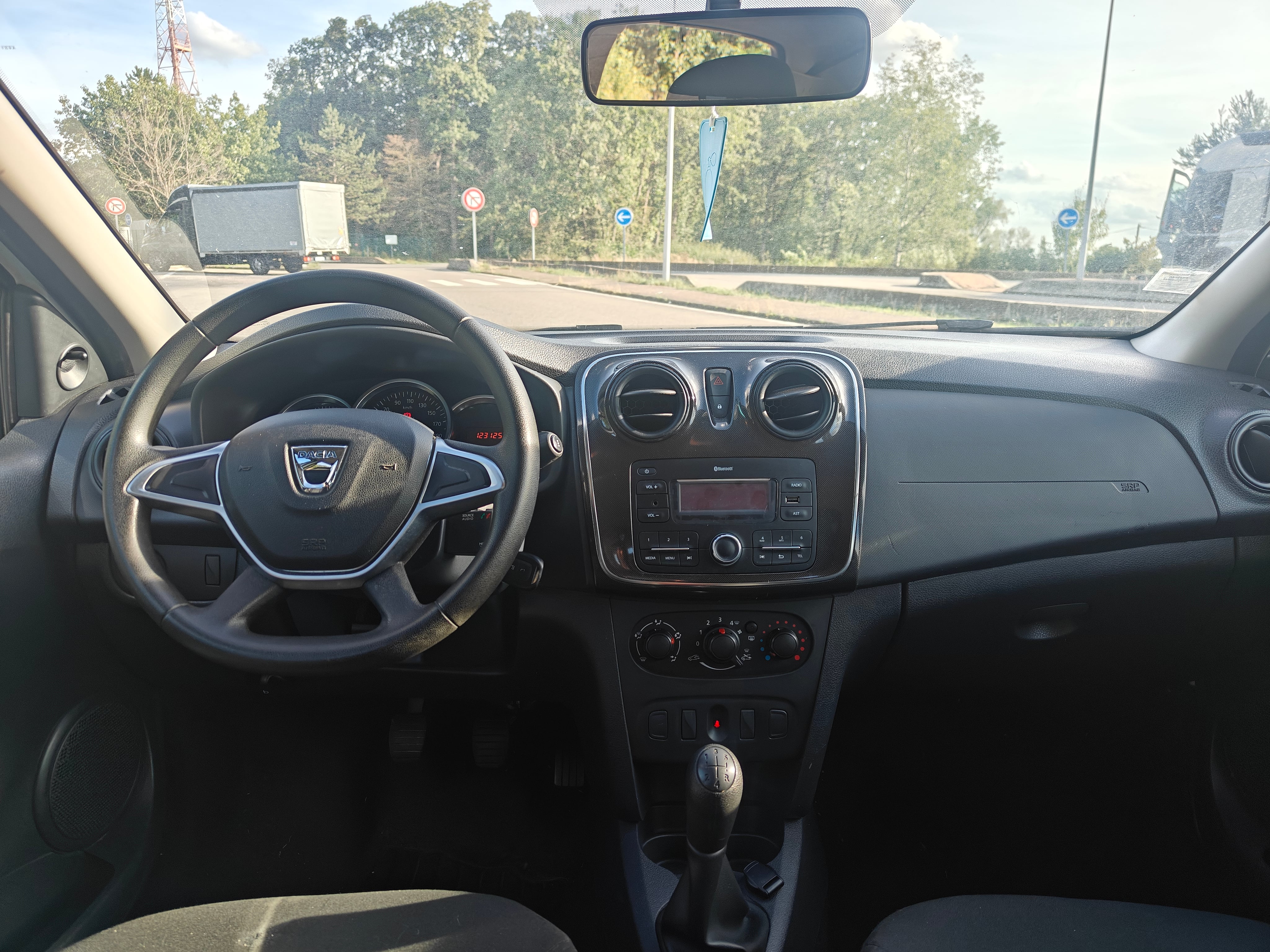 Dacia Sandero avec Autoradio