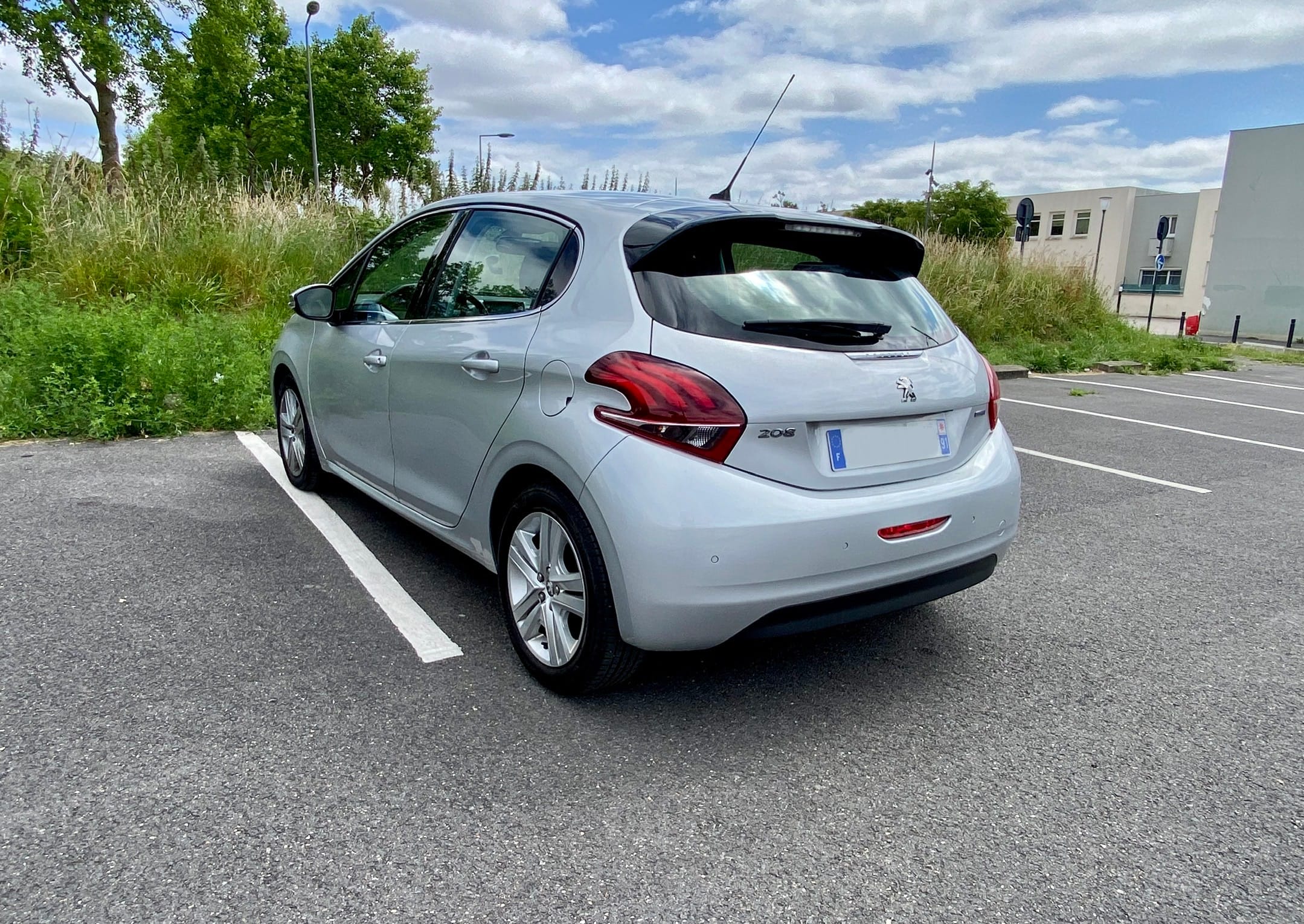 Peugeot 208 Allure avec GPS