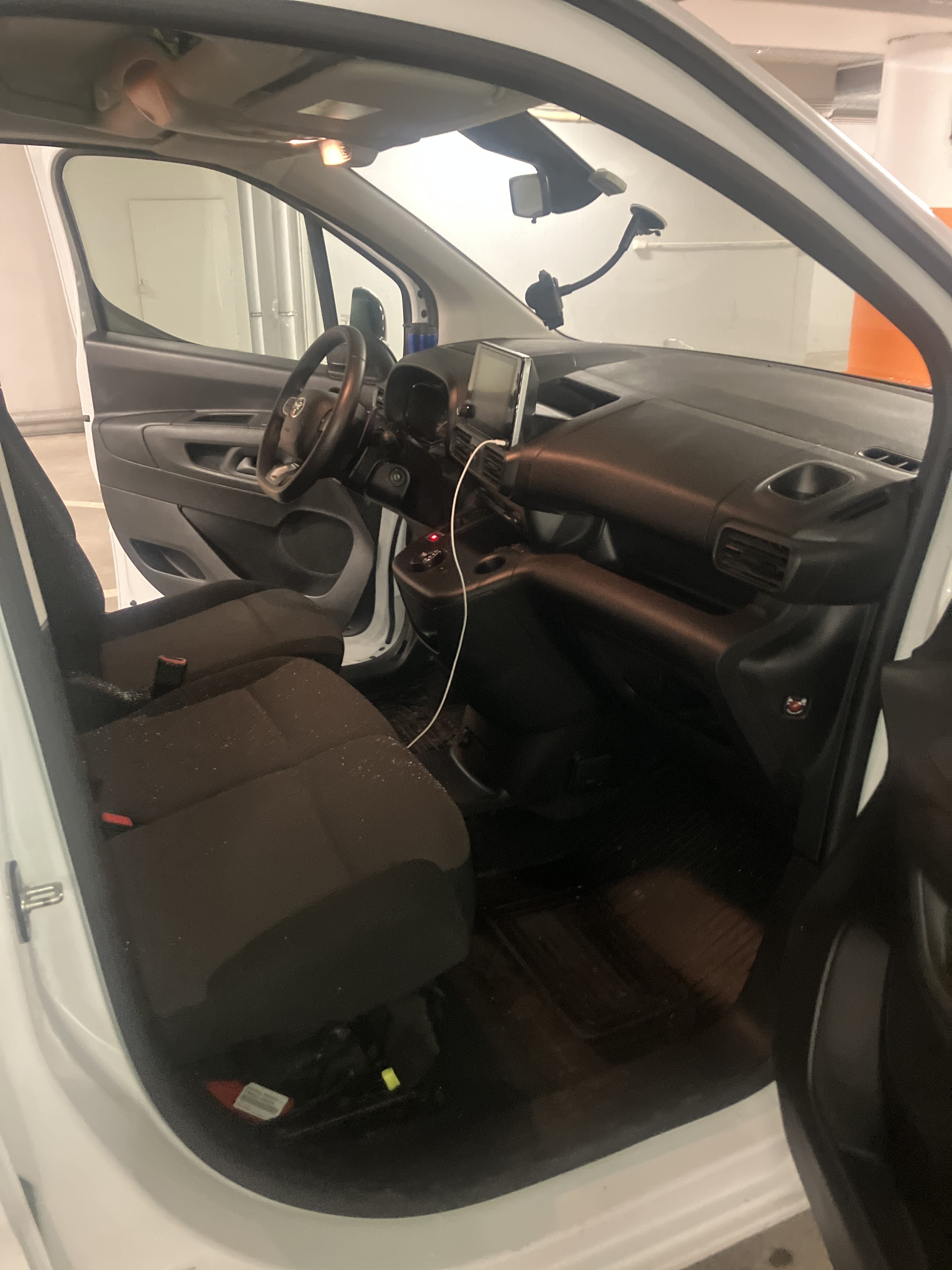 Toyota Proace City 1.5 D-4D (BlueHDi) – 130 hk, automatgir, cruise control, Apple CarPlay/Android Auto med Vinterdekk