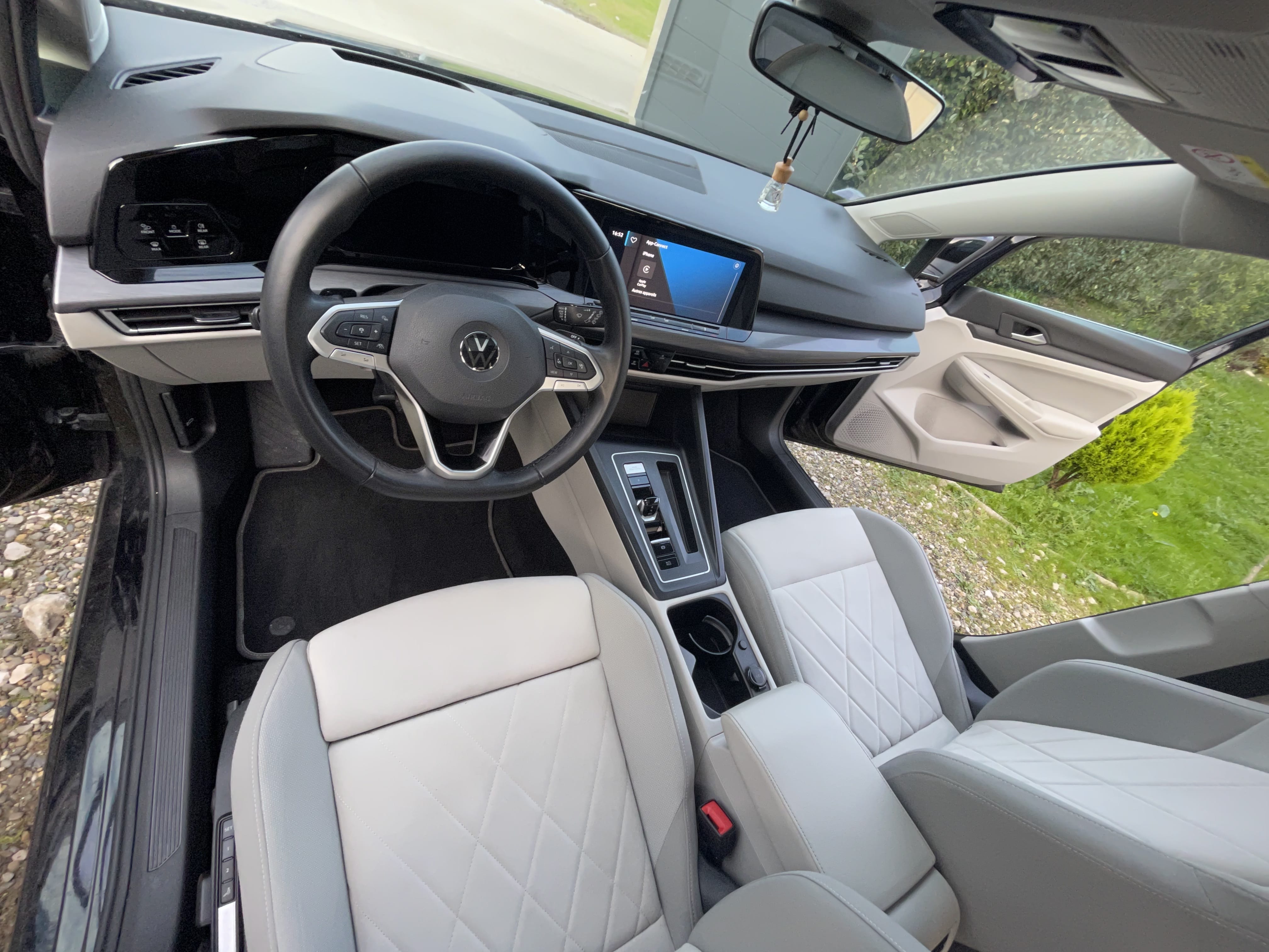 Volkswagen Golf avec GPS