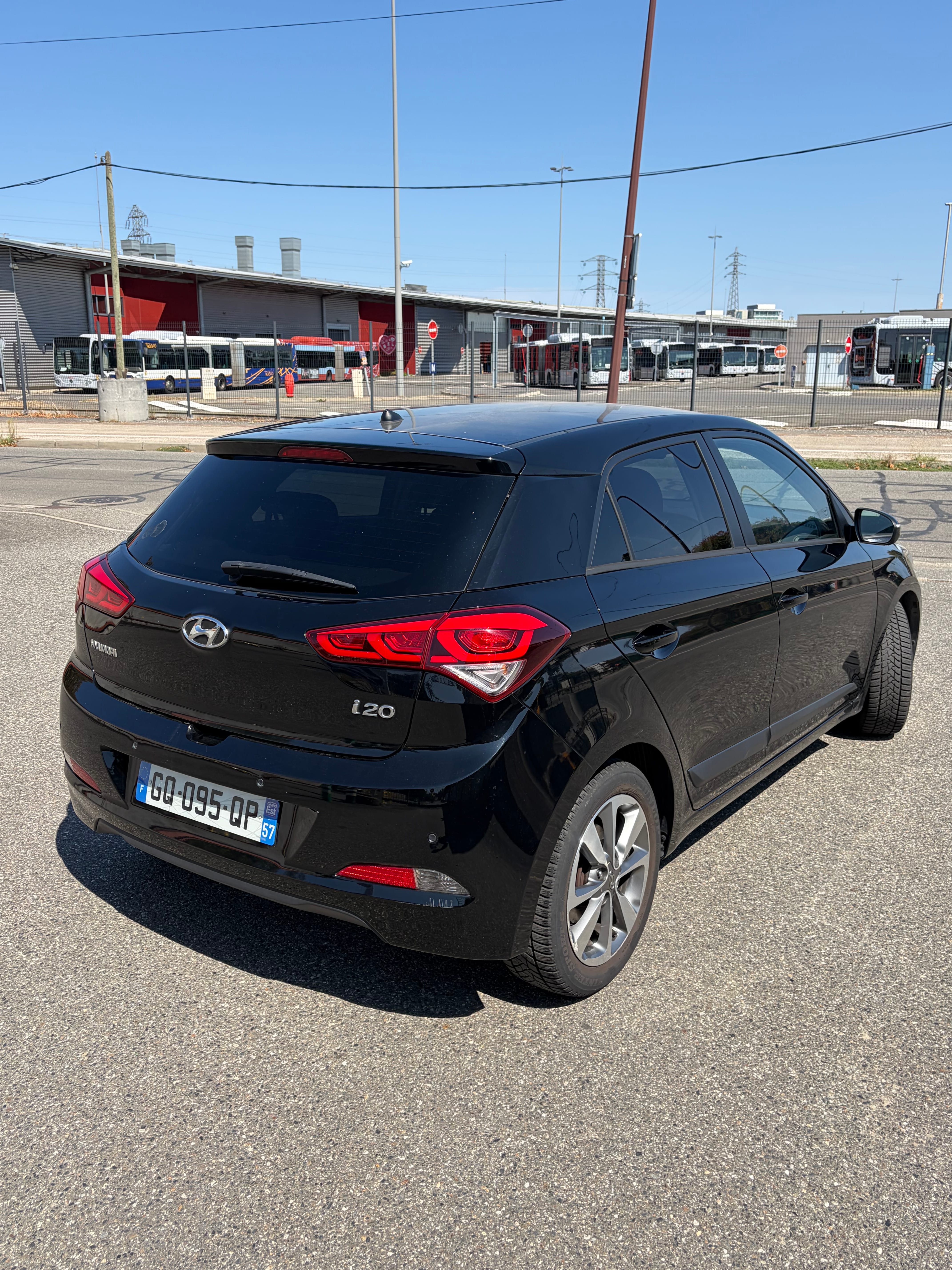 Hyundai i20 Finition INITIA avec Climatisation