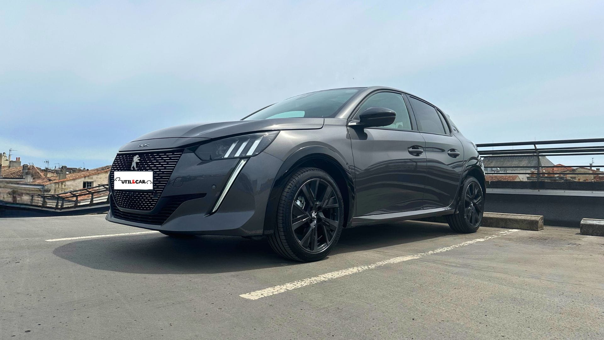 Peugeot 208 GT Line Grise | AUTO | Éco 5.4L | GARE ST-JEAN (750m), 2023, Essence 95, automatique