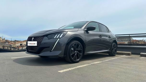 Peugeot 208 GT Line Grise, 2023, Essence 95, automatique