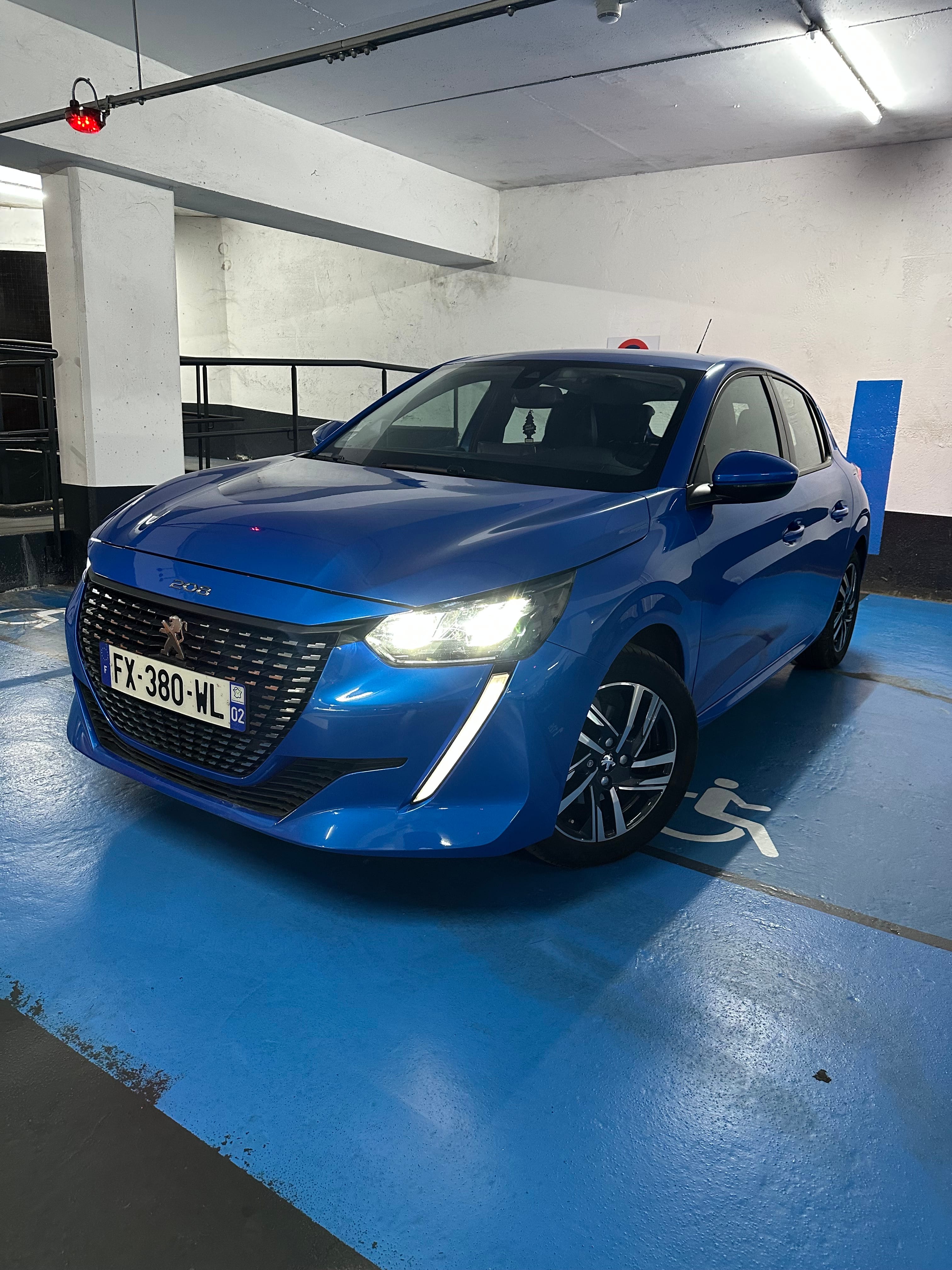 Peugeot 208, 2021, Essence 98, automatique