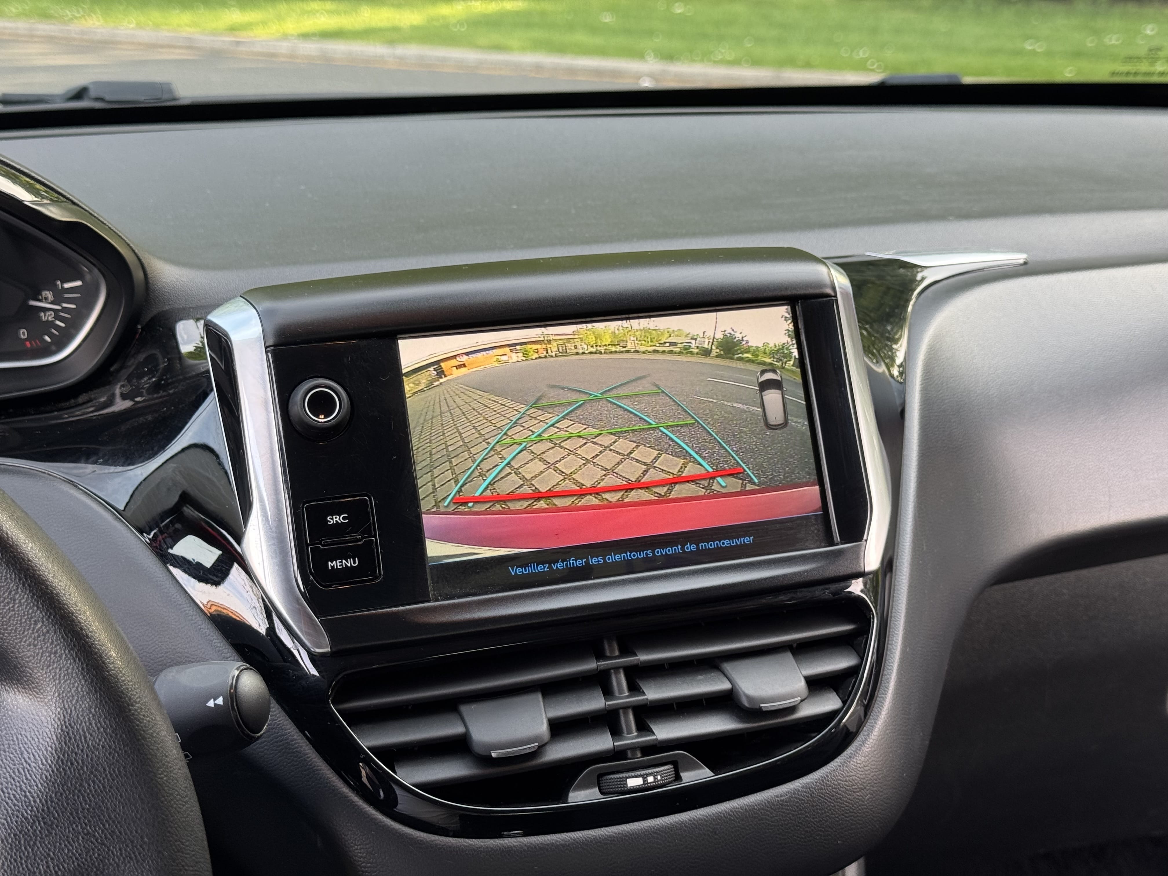 Peugeot 208 avec GPS
