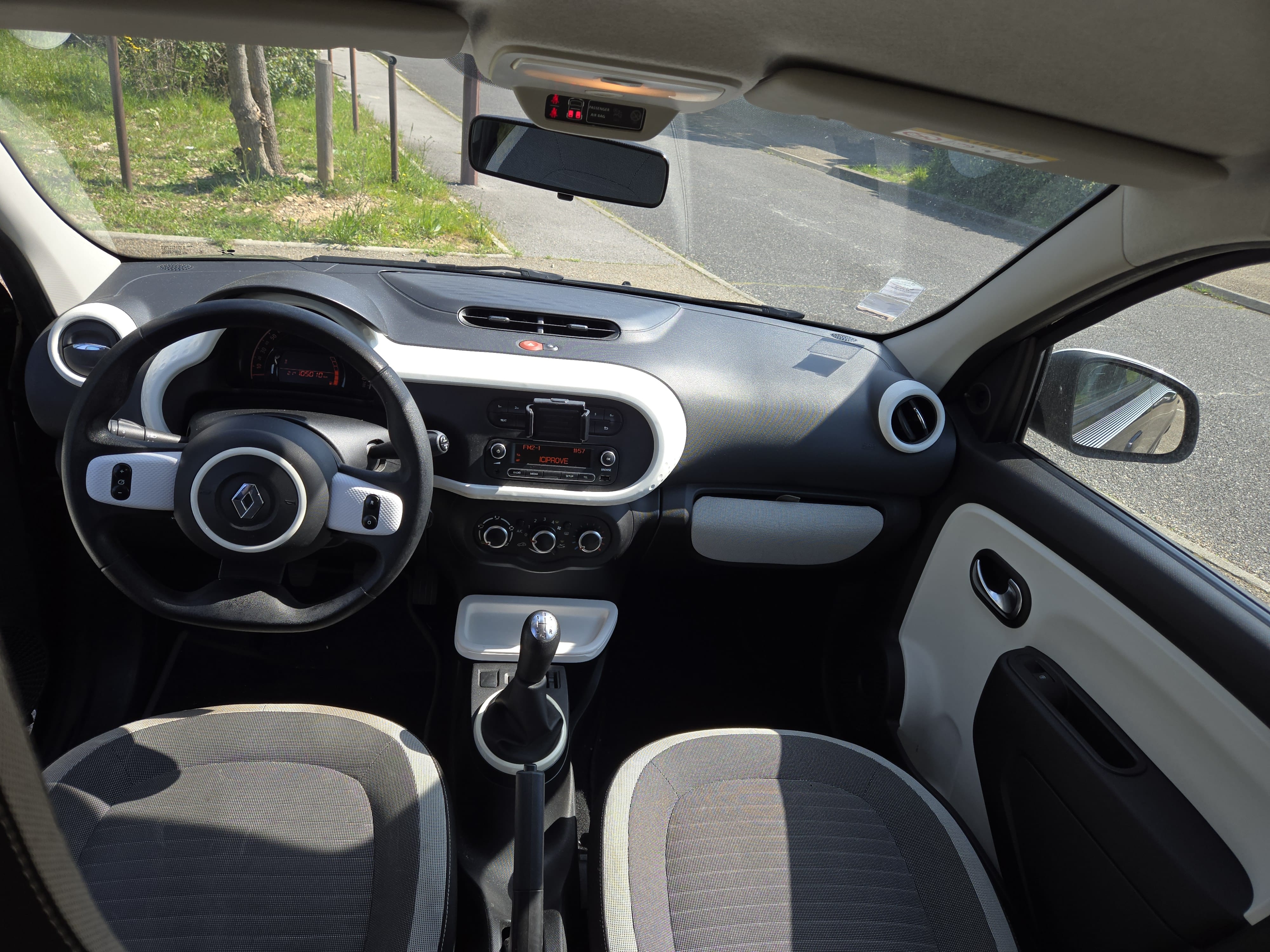 Renault Twingo III avec Autoradio