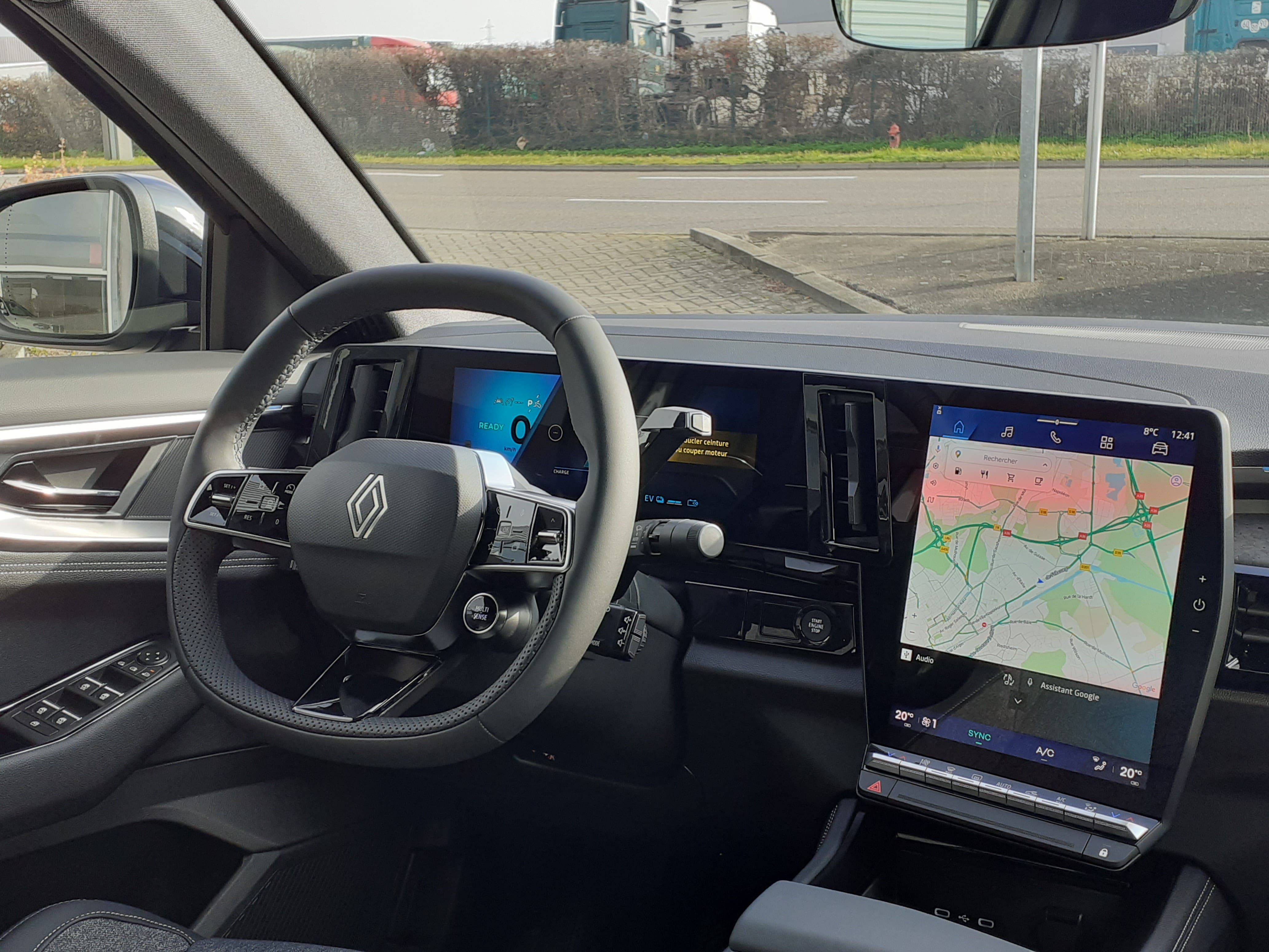 Renault Rafale E-Tech hybrid recharge automatique + vignette Suisse avec Apple CarPlay