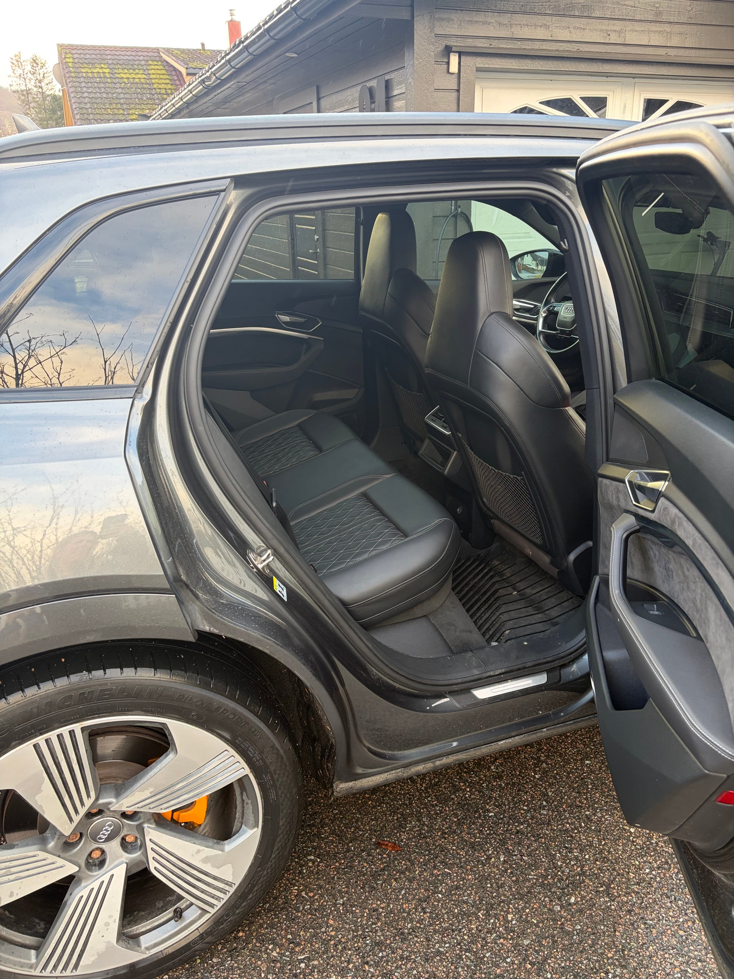 Audi e-tron 55 mit Navigationsgerät