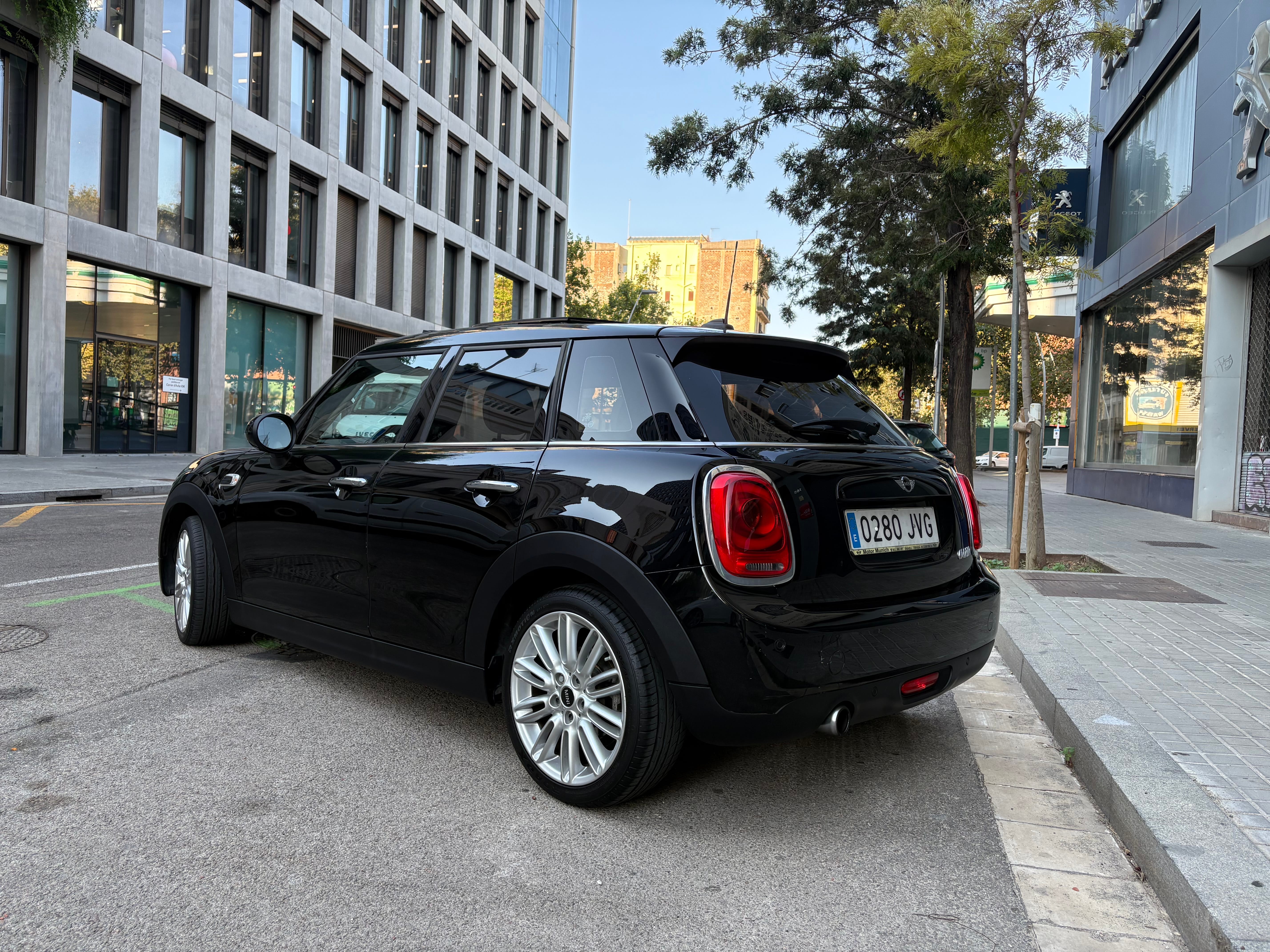 Mini Cooper 5 Puertas Automatico mit Navigationsgerät