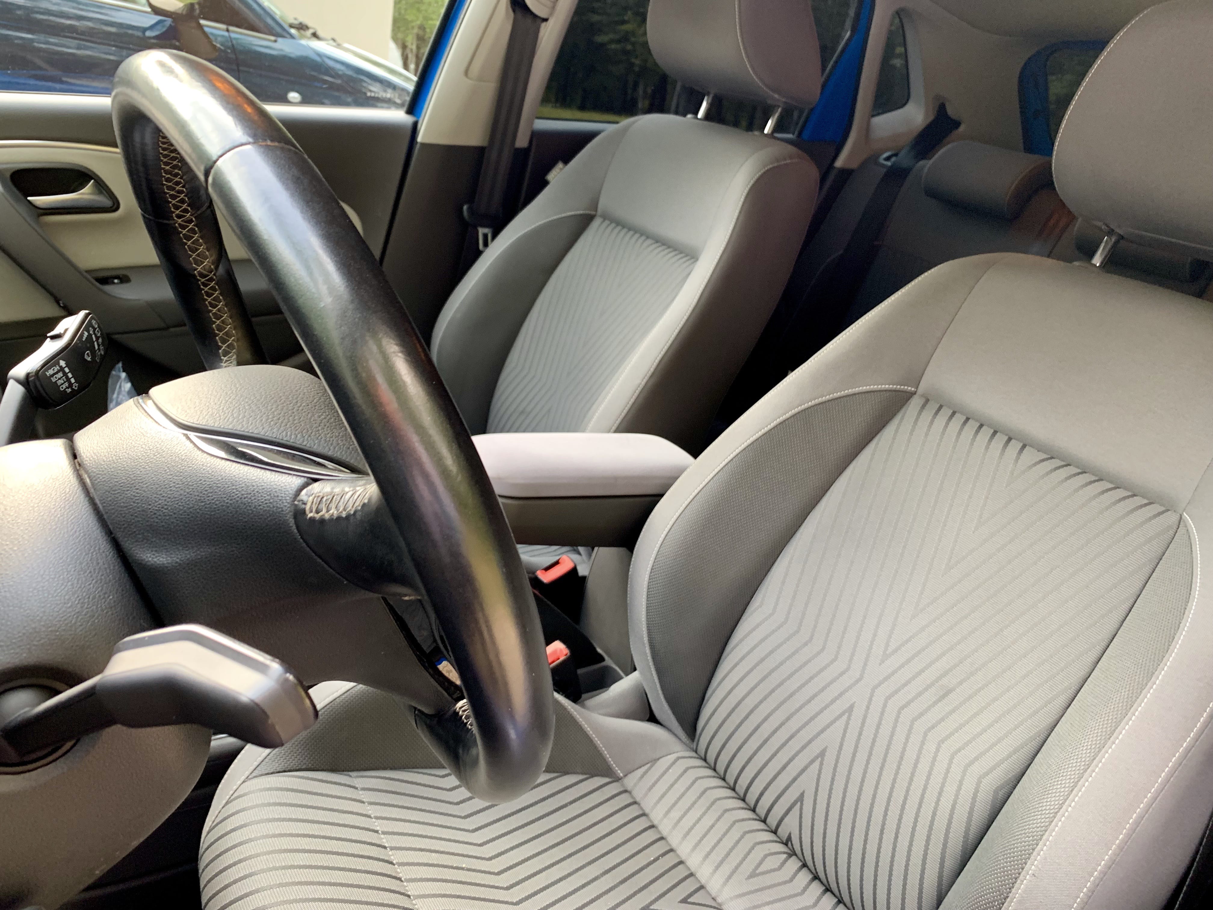 Volkswagen Polo  Louez la Volkswagen Polo TDI – Dynamisme, Confort et Économie de Carburant !