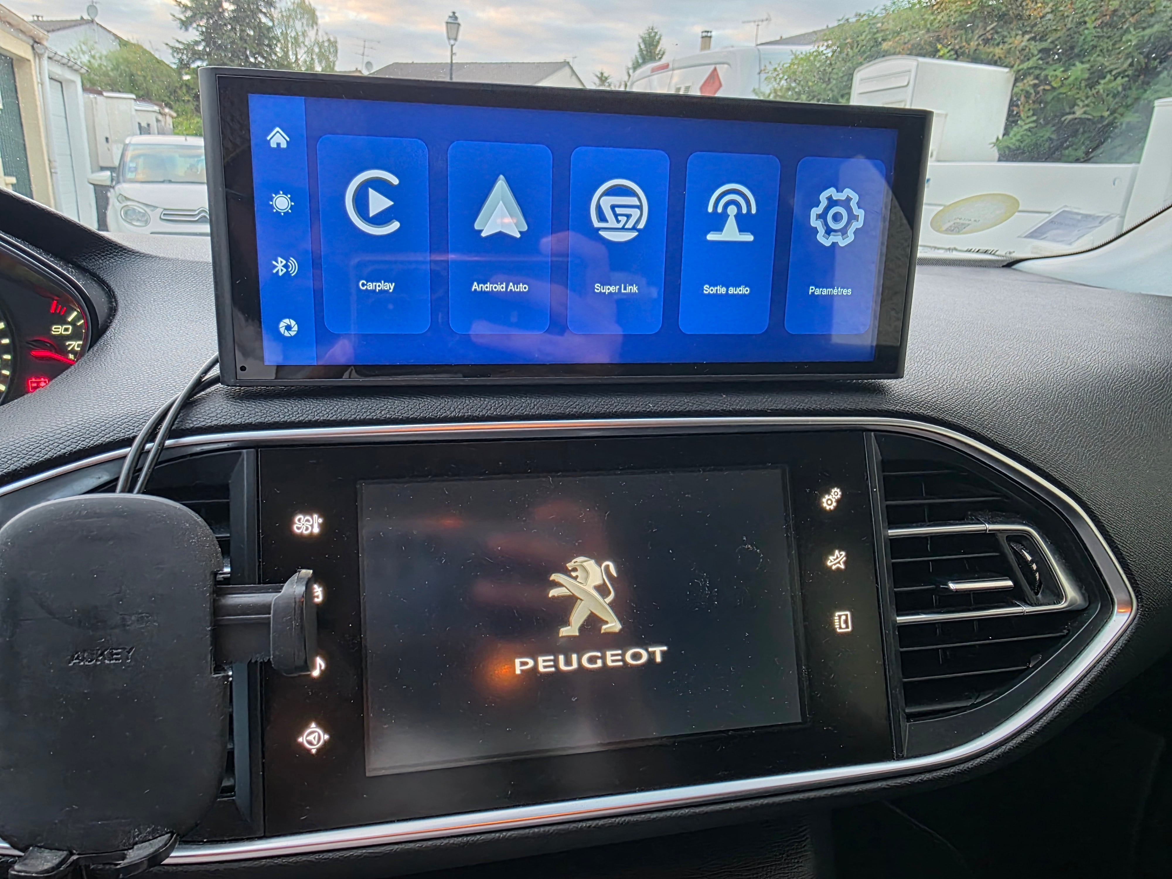Peugeot 308 avec GPS