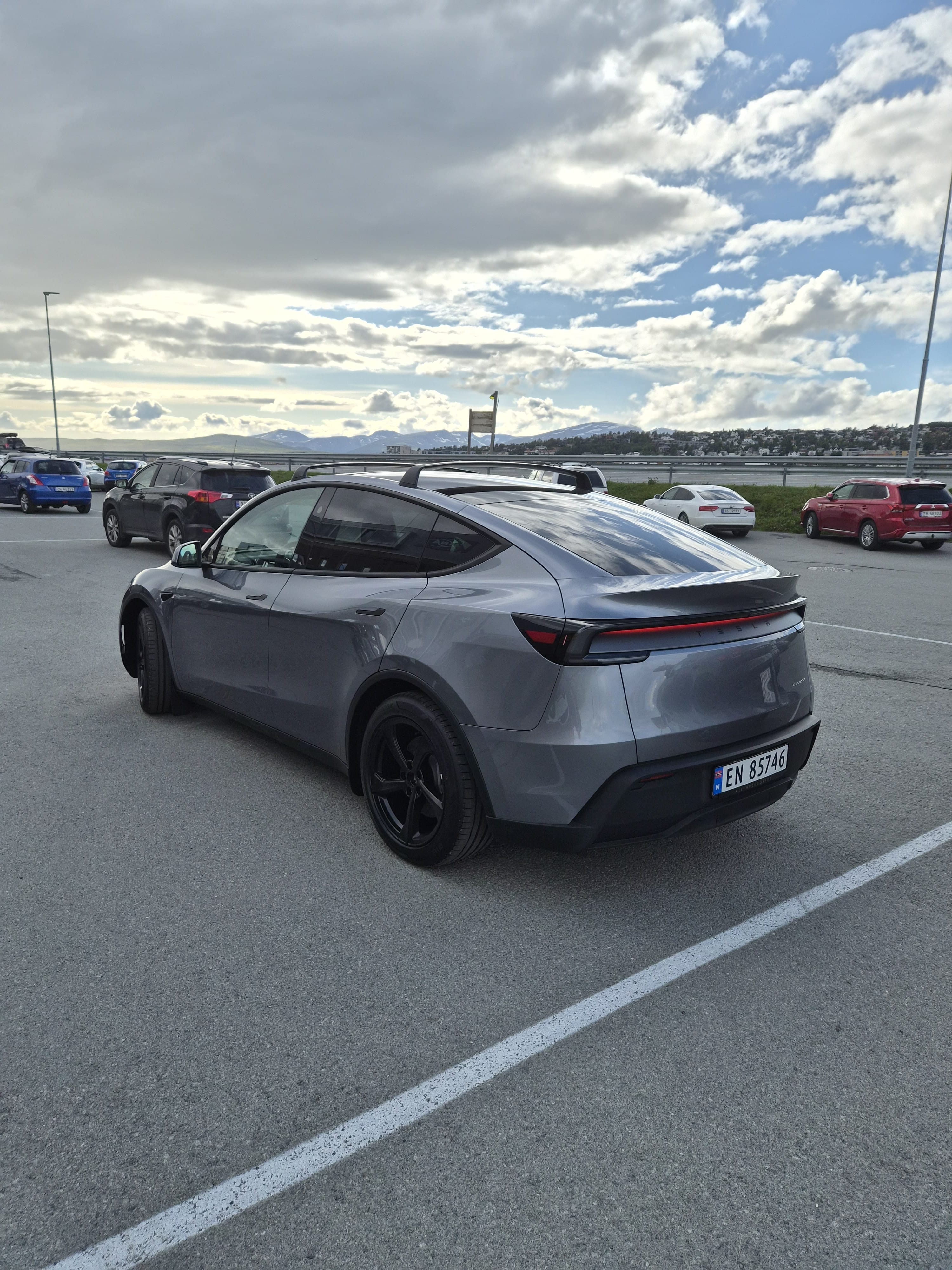 Tesla Model Y Long Range med GPS