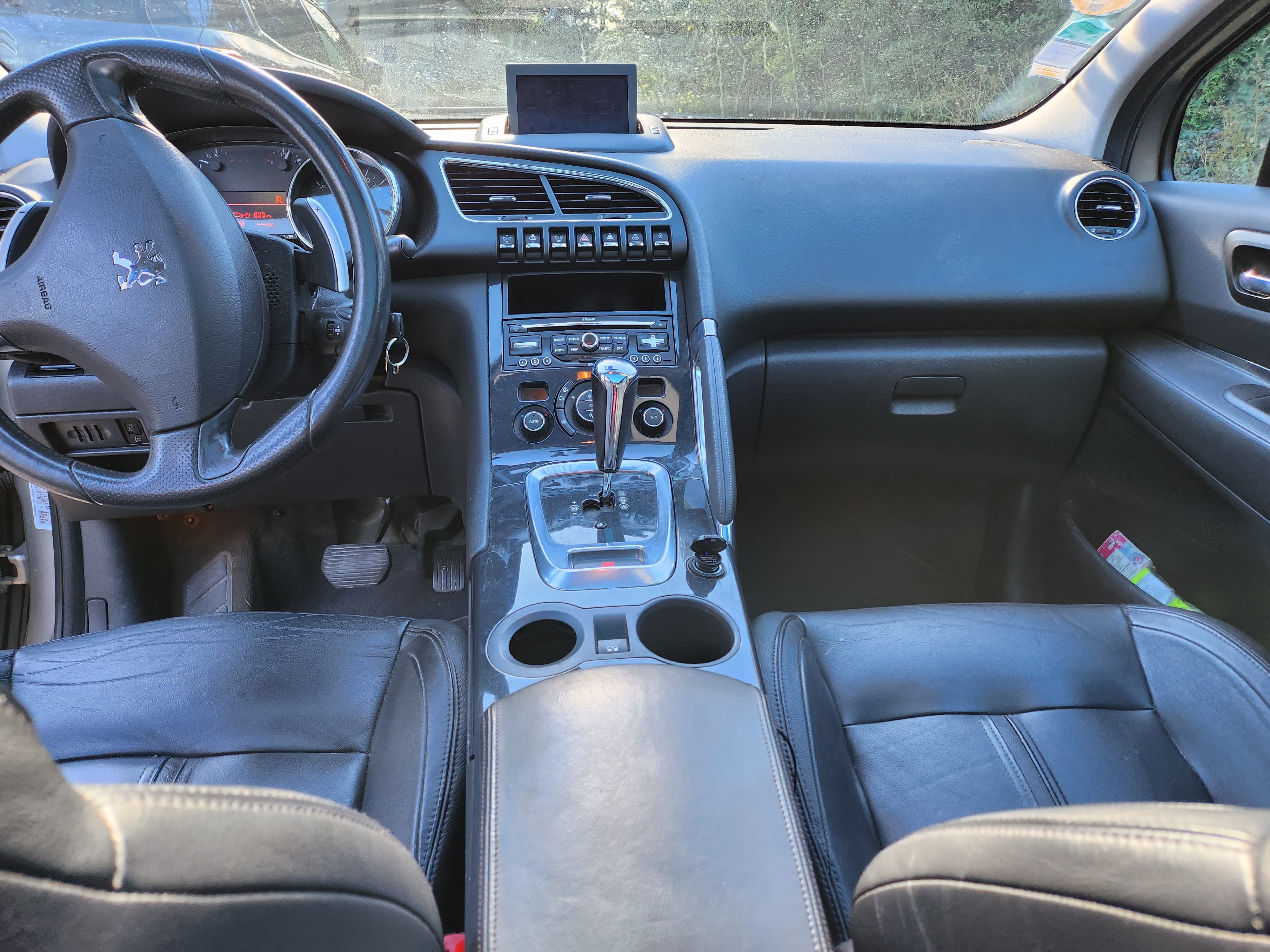 Peugeot 3008 féline 1,6l 6cv, boîte automatique, régulateur vitesse, rayures carrosserie par endroits